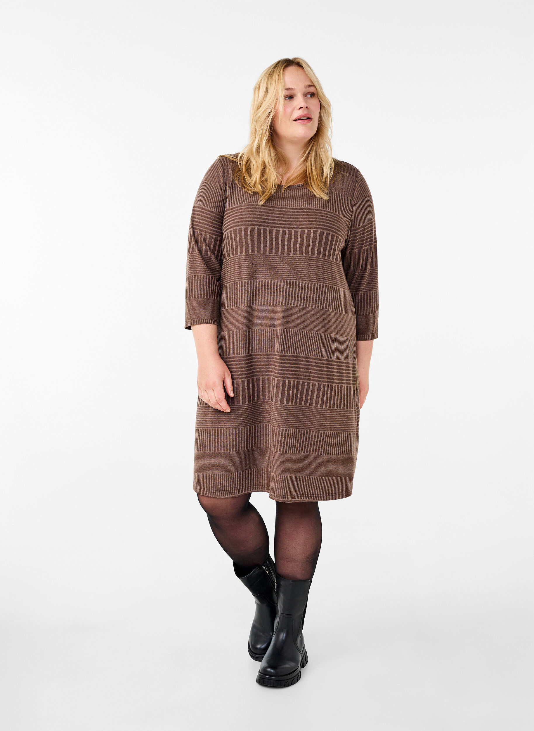 Zizzi Robe avec manches 3/4 et motif ray&eacute;, Ch. Martini Mel., Model image number 2