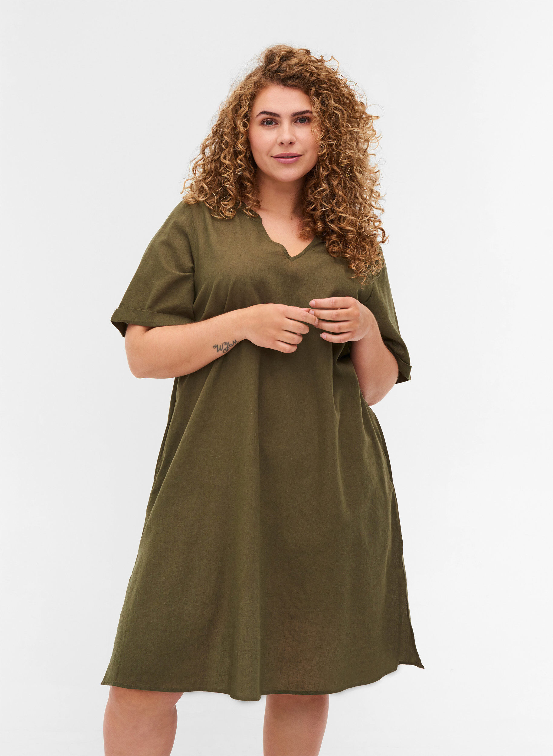 Zizzi Robe &agrave; manches courtes en coton m&eacute;lang&eacute; avec du lin, Ivy Green, Model image number 0
