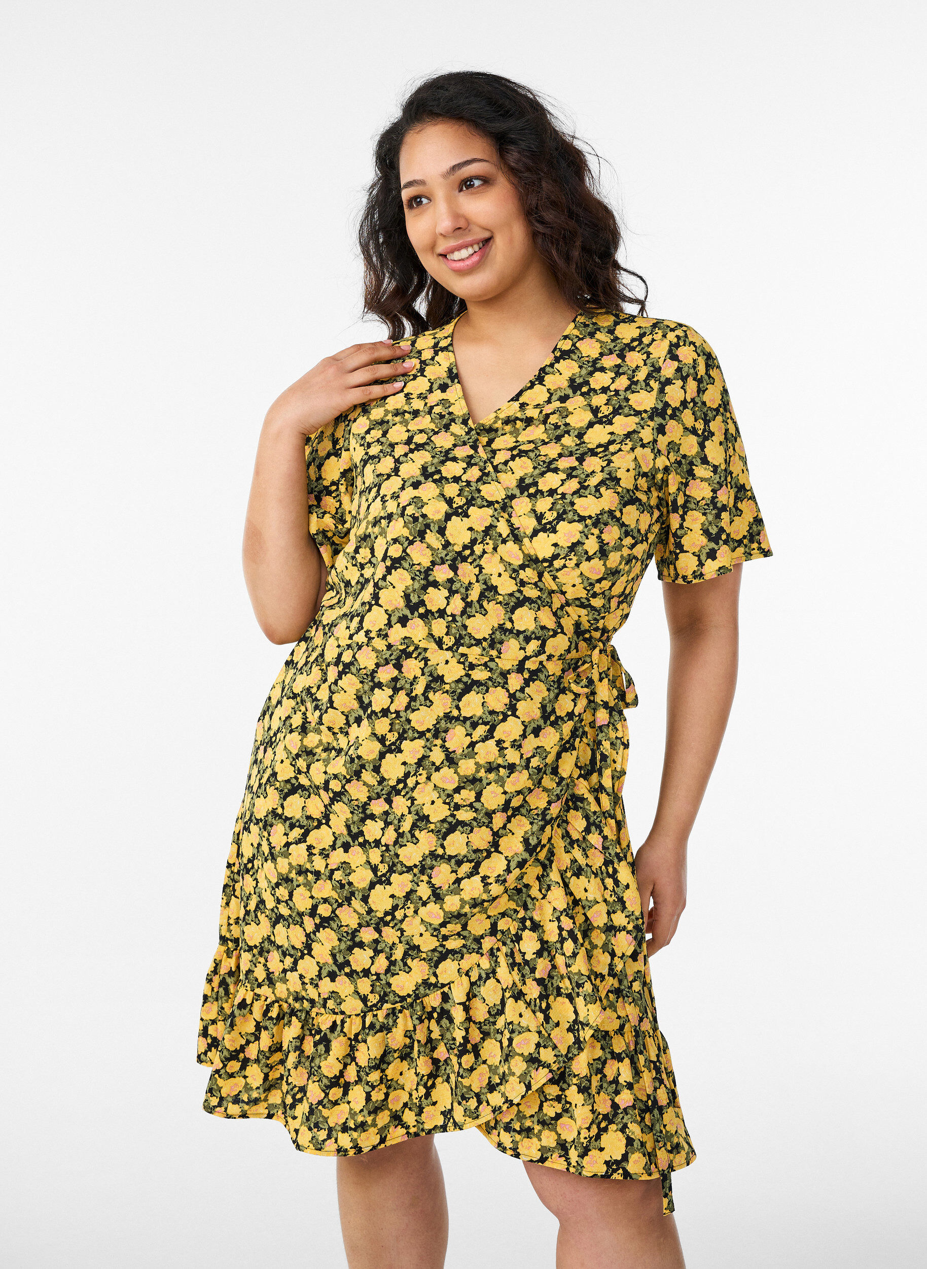 Robe portefeuille &agrave; fleurs et manches courtes, Jaune, Model