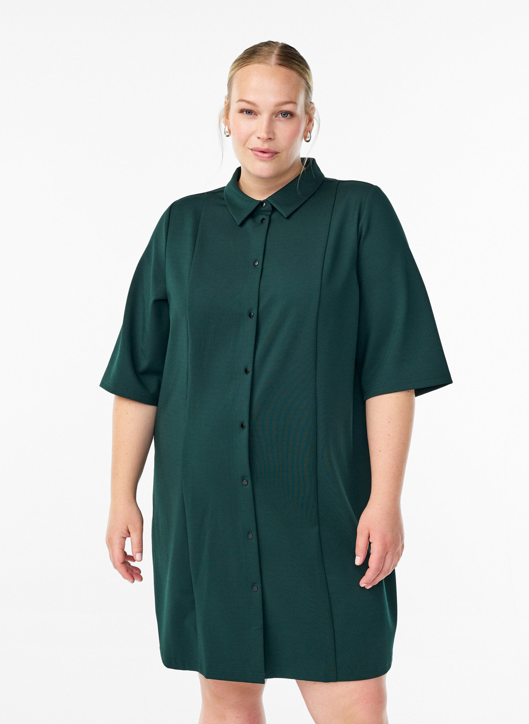 Robe chemise courte &agrave; manches 3/4, Vert fonc&eacute;, Model