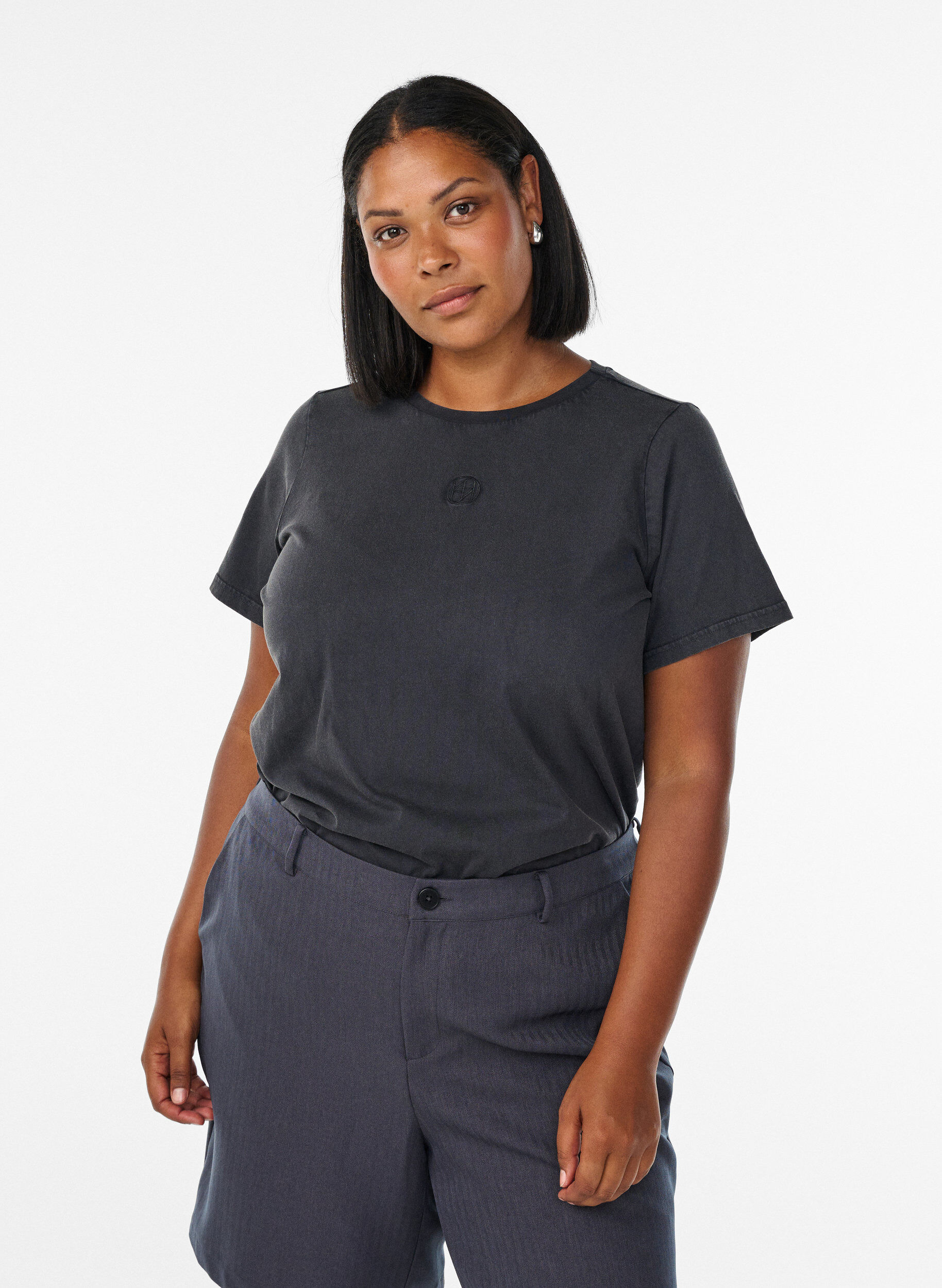 T-shirt en coton bio avec un aspect d&eacute;lav&eacute;, Gris, Model