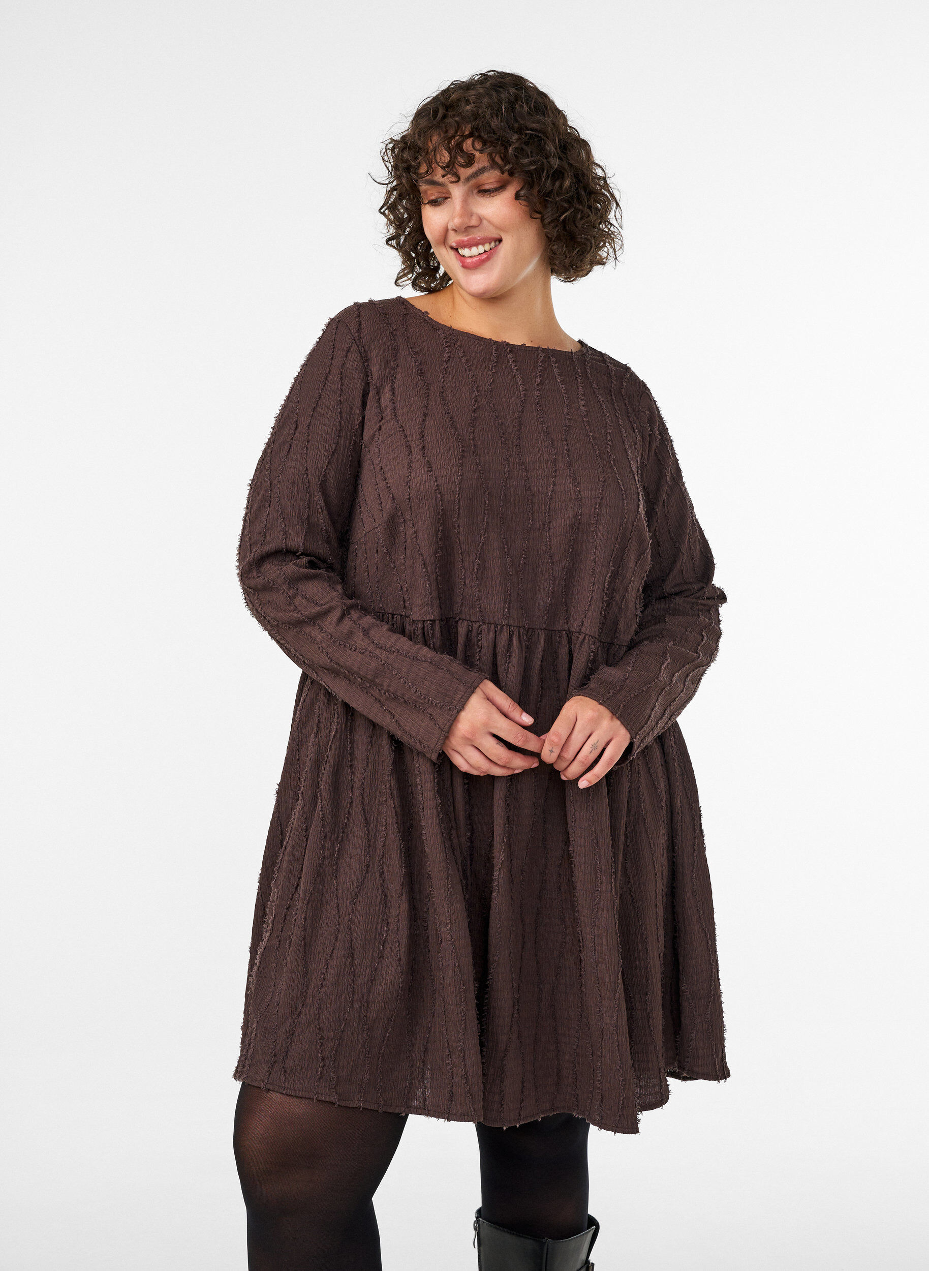 ZizziRobe courte en jersey &agrave; texture ondul&eacute;e, Marron, Model image number 0