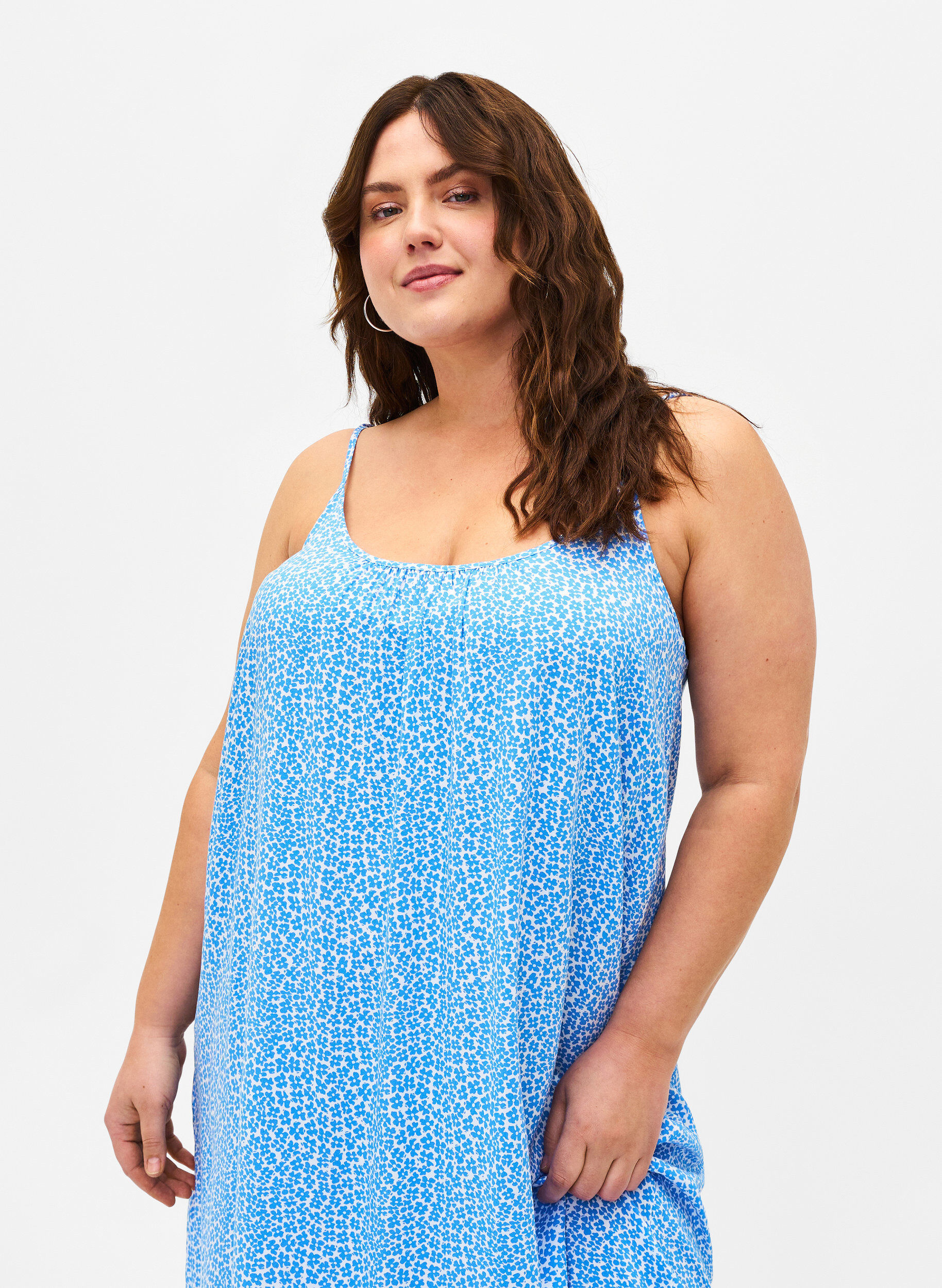 Zizzi Robe &agrave; bretelles en viscose avec imprim&eacute;, Marina Flower AOP, Model image number 2