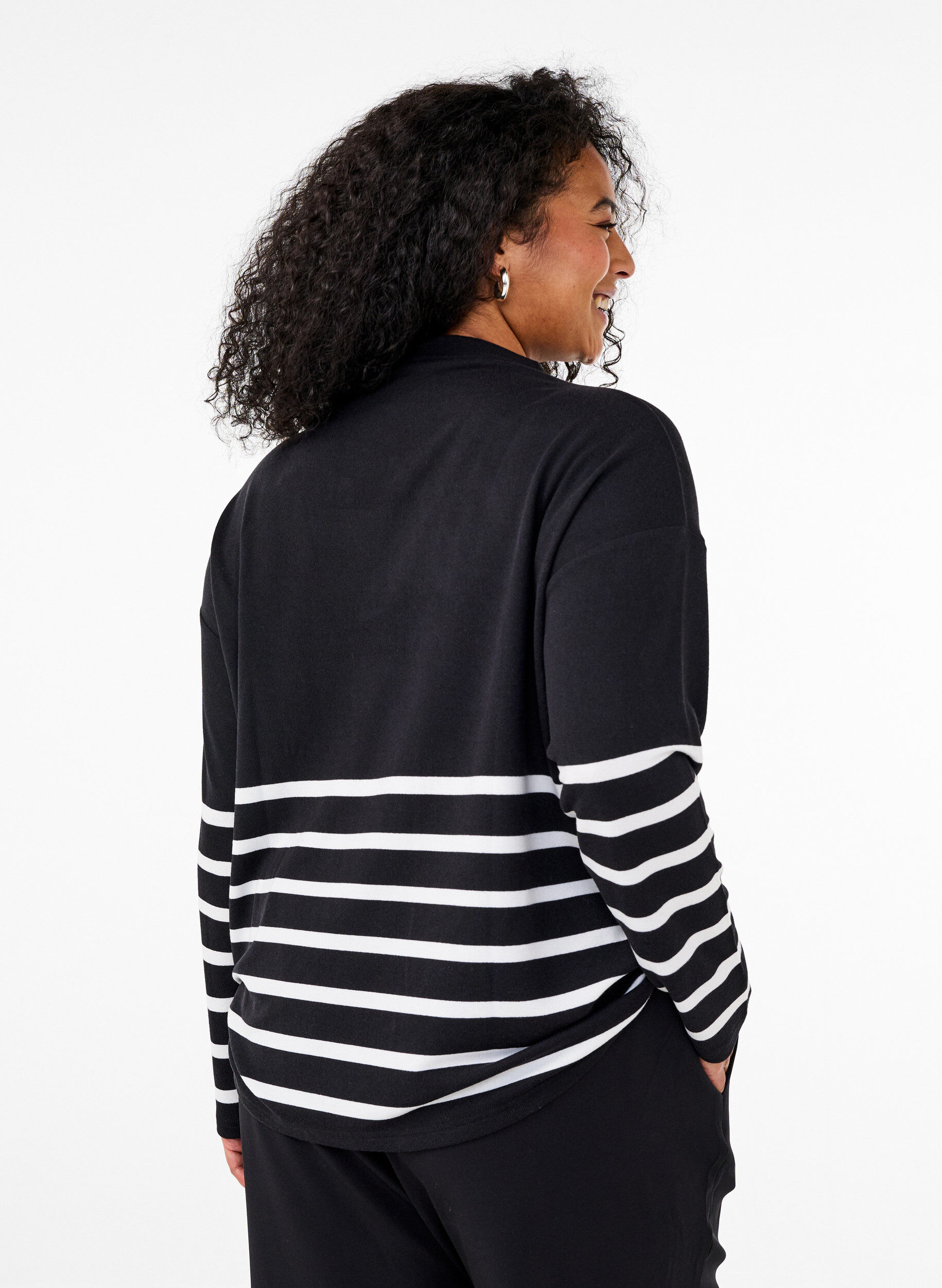 Zizzi Chemisier avec un col haut et des manches longues, Noir, Model image number 2