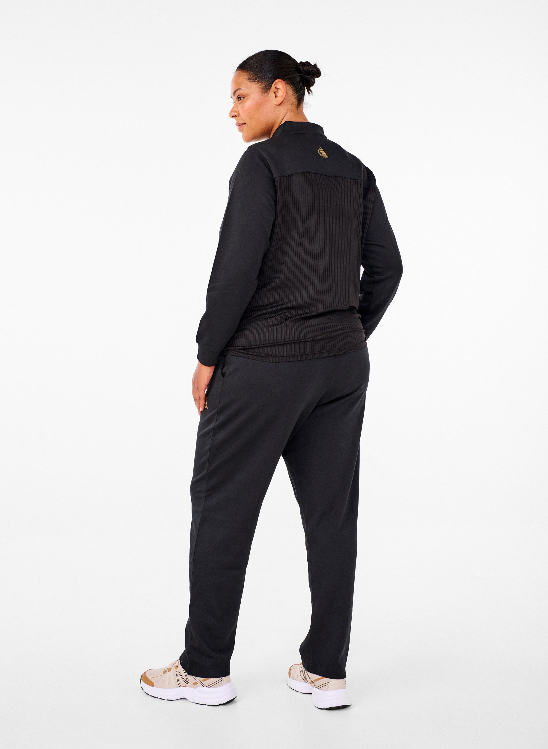 Zizzi Pantalons de surv&ecirc;tement avec poches et taille haute, Noir, Model image number 2