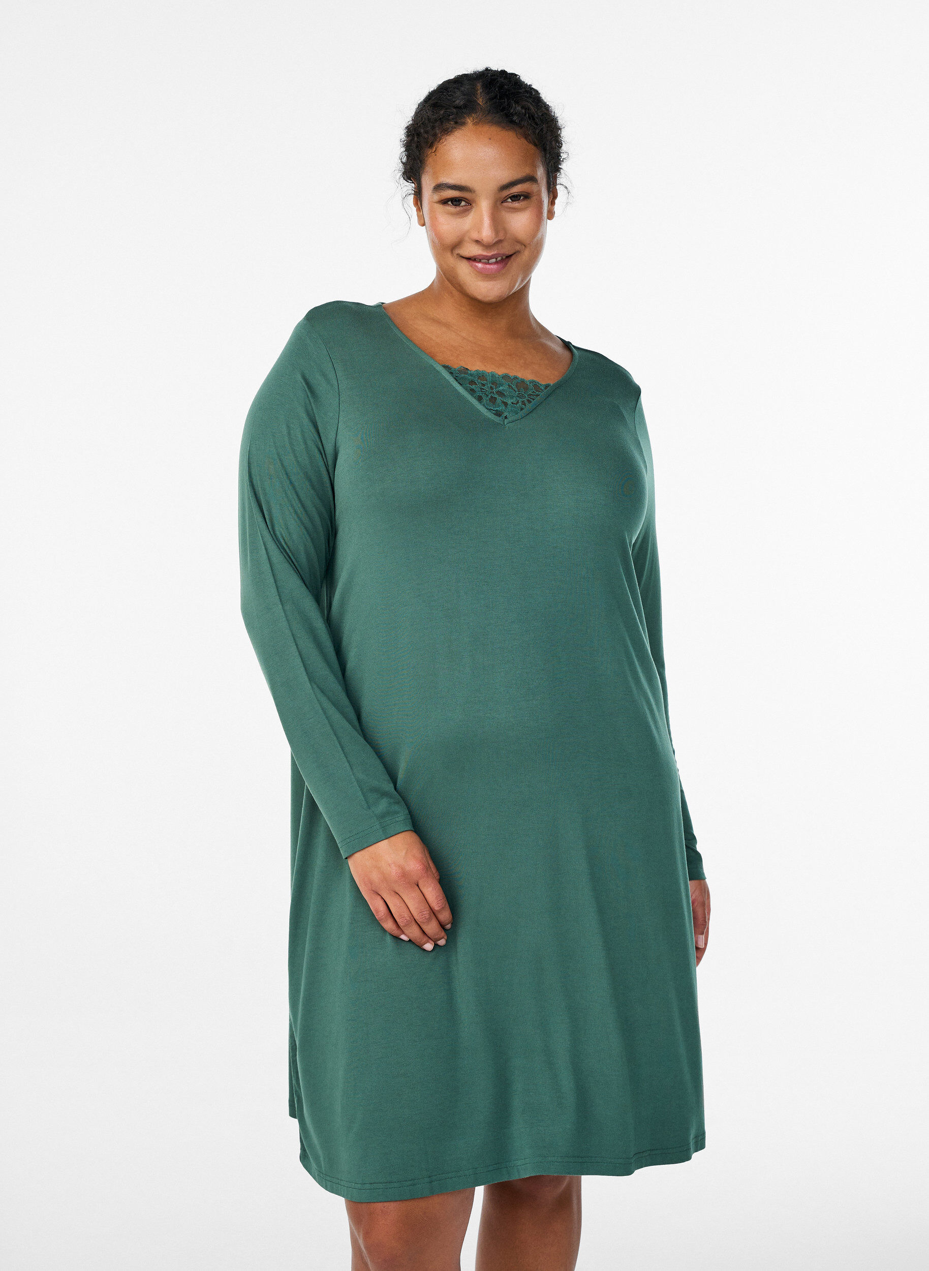 Chemise de nuit &agrave; manches longues avec empi&egrave;cement en dentelle et col en V, Vert fonc&eacute;, Model