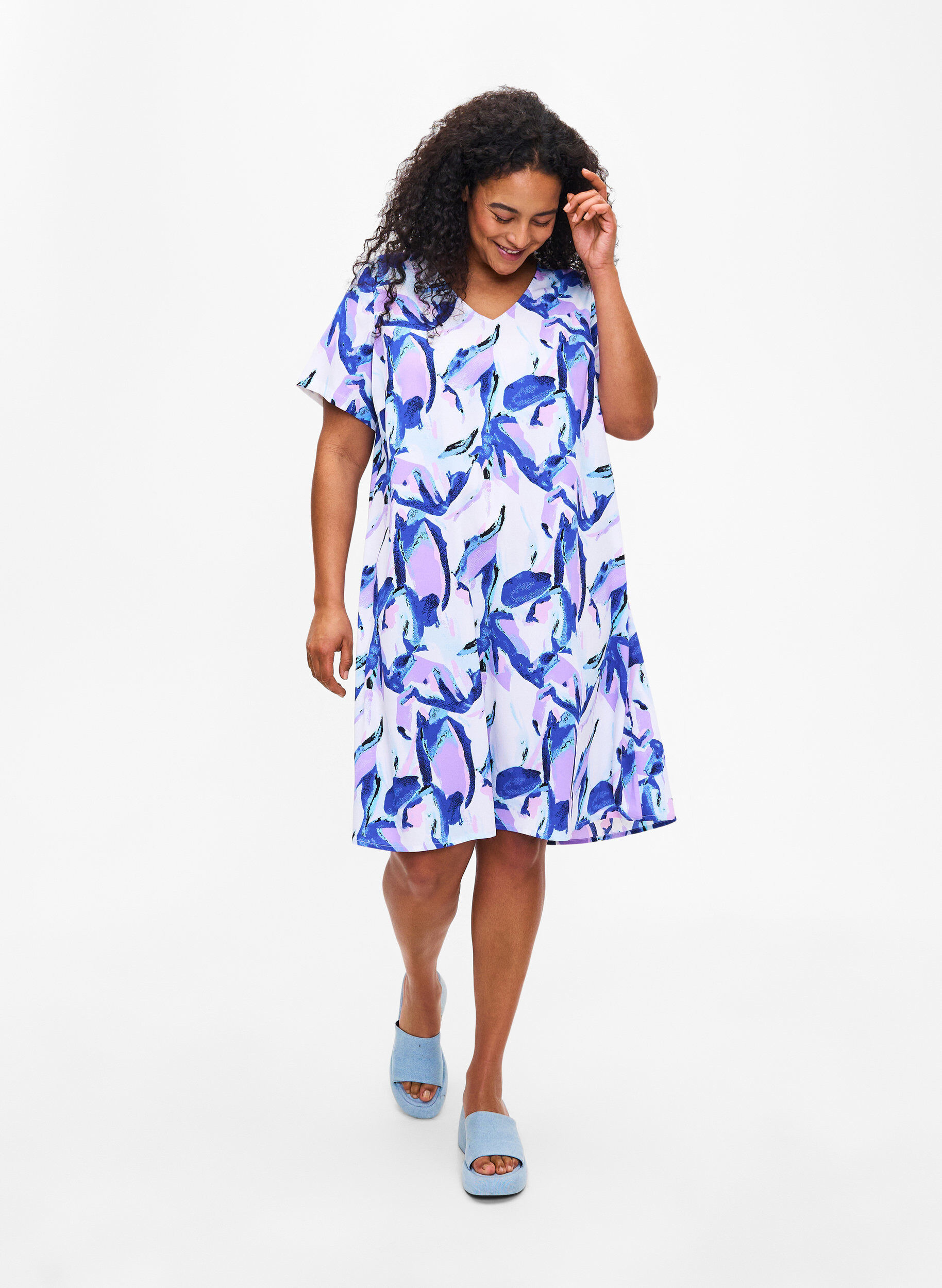 Zizzi Robe FLASH &agrave; col en V avec imprim&eacute;, Snow White Flower, Model image number 2