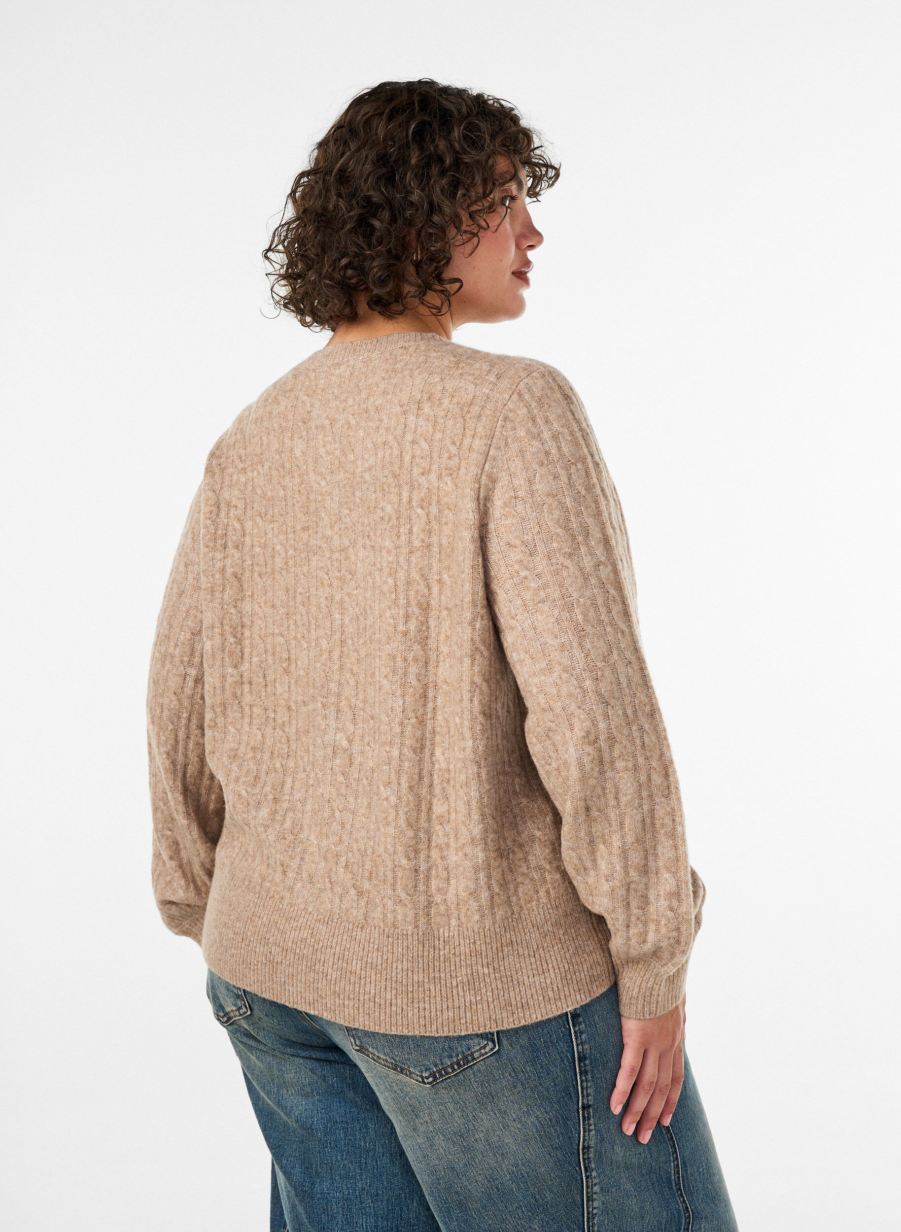 ZizziCardigan en maille torsad&eacute;e avec boutons nacr&eacute;s, Beige, Model image number 2