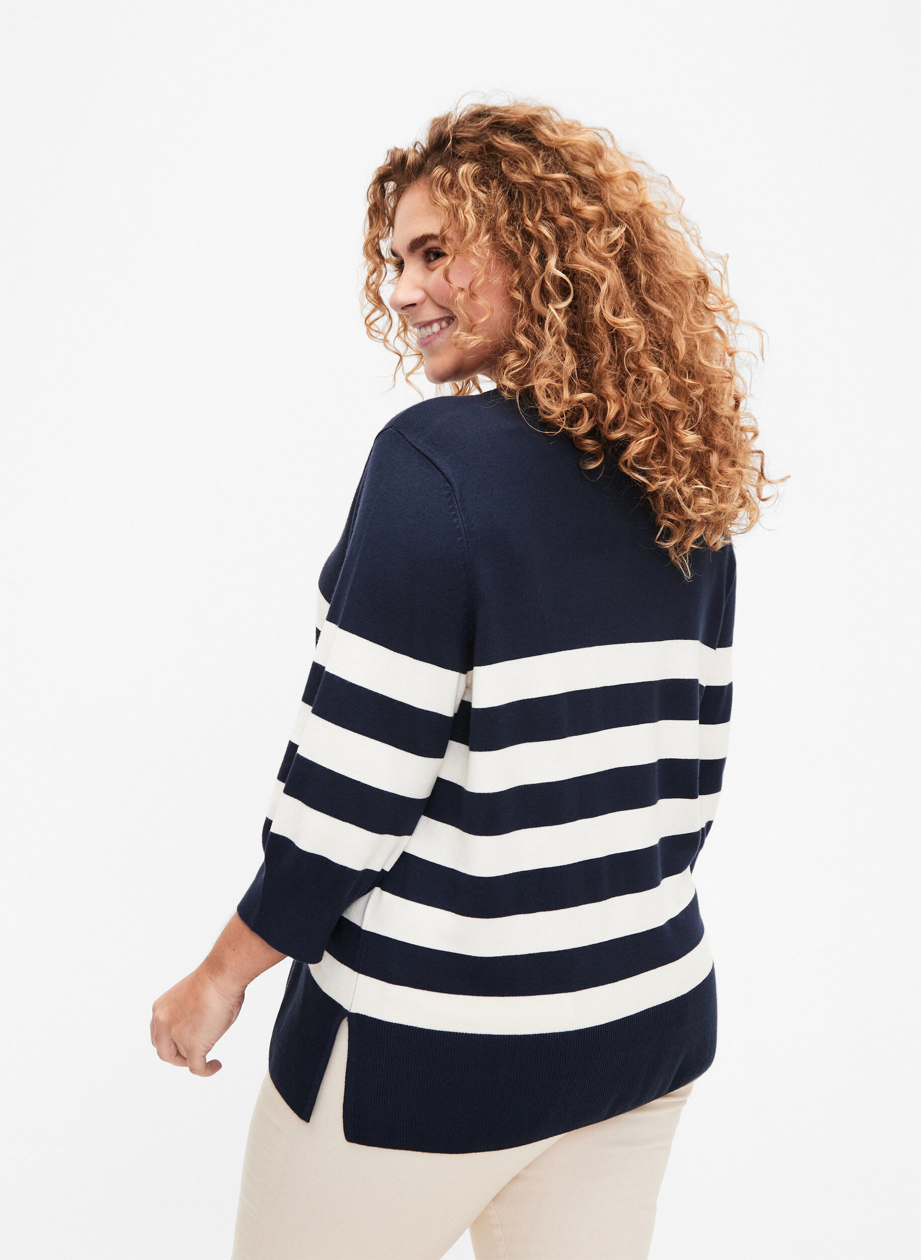 Zizzi Pull ray&eacute; en viscose avec manches 3/4, Navy Blazer/Birch, Model image number 1