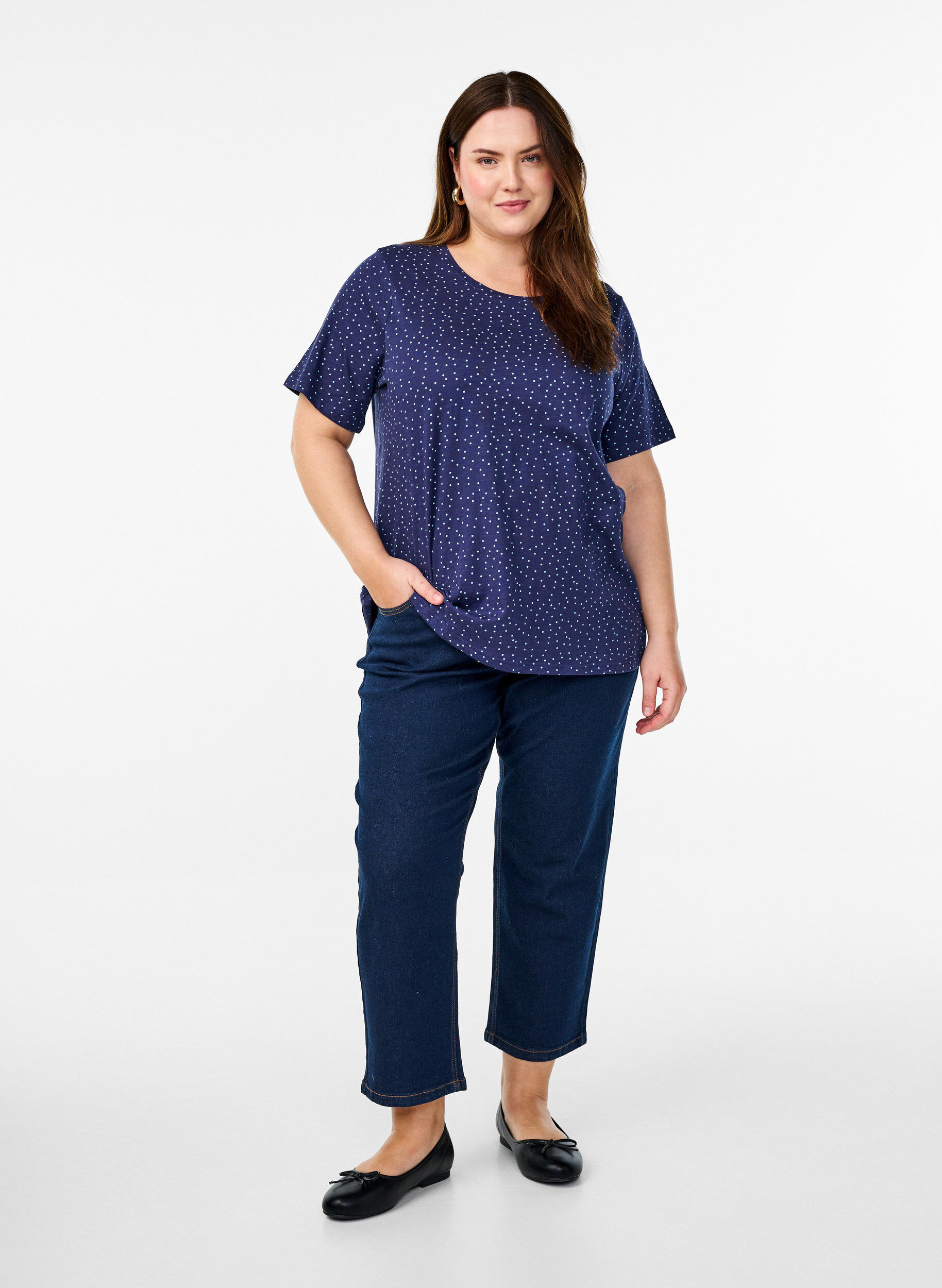 Zizzi T-shirt en coton biologique &agrave; pois, Bleu, Model image number 1