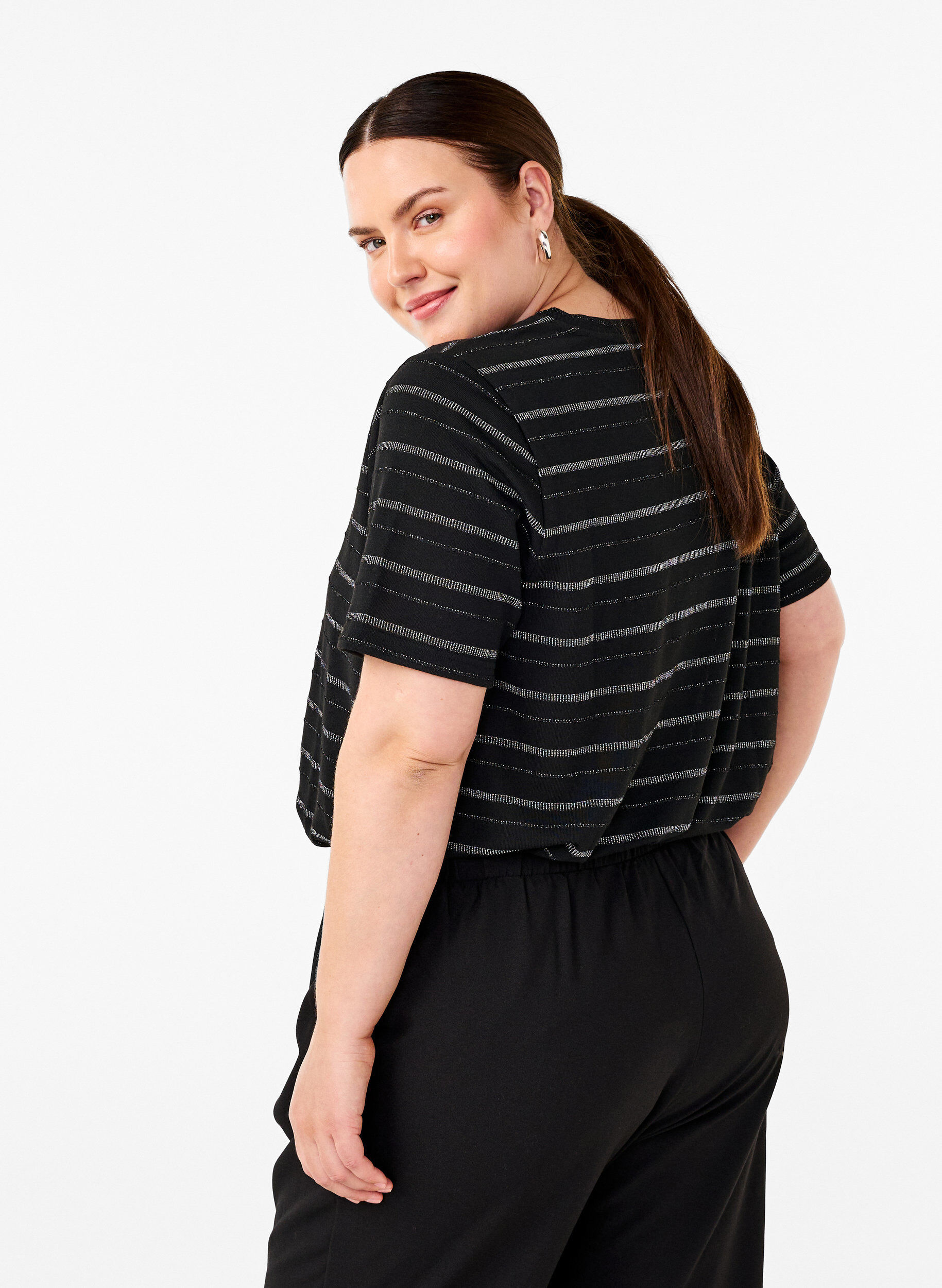 Zizzi T-shirt avec paillettes argent&eacute;es, Black w. Silver, Model image number 1