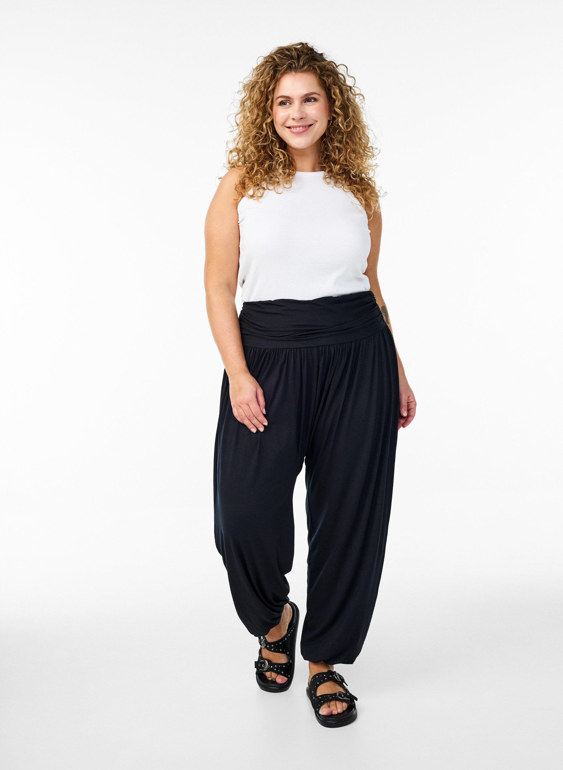 Zizzi Pantalon sarouel ample, Noir, Model image number 0