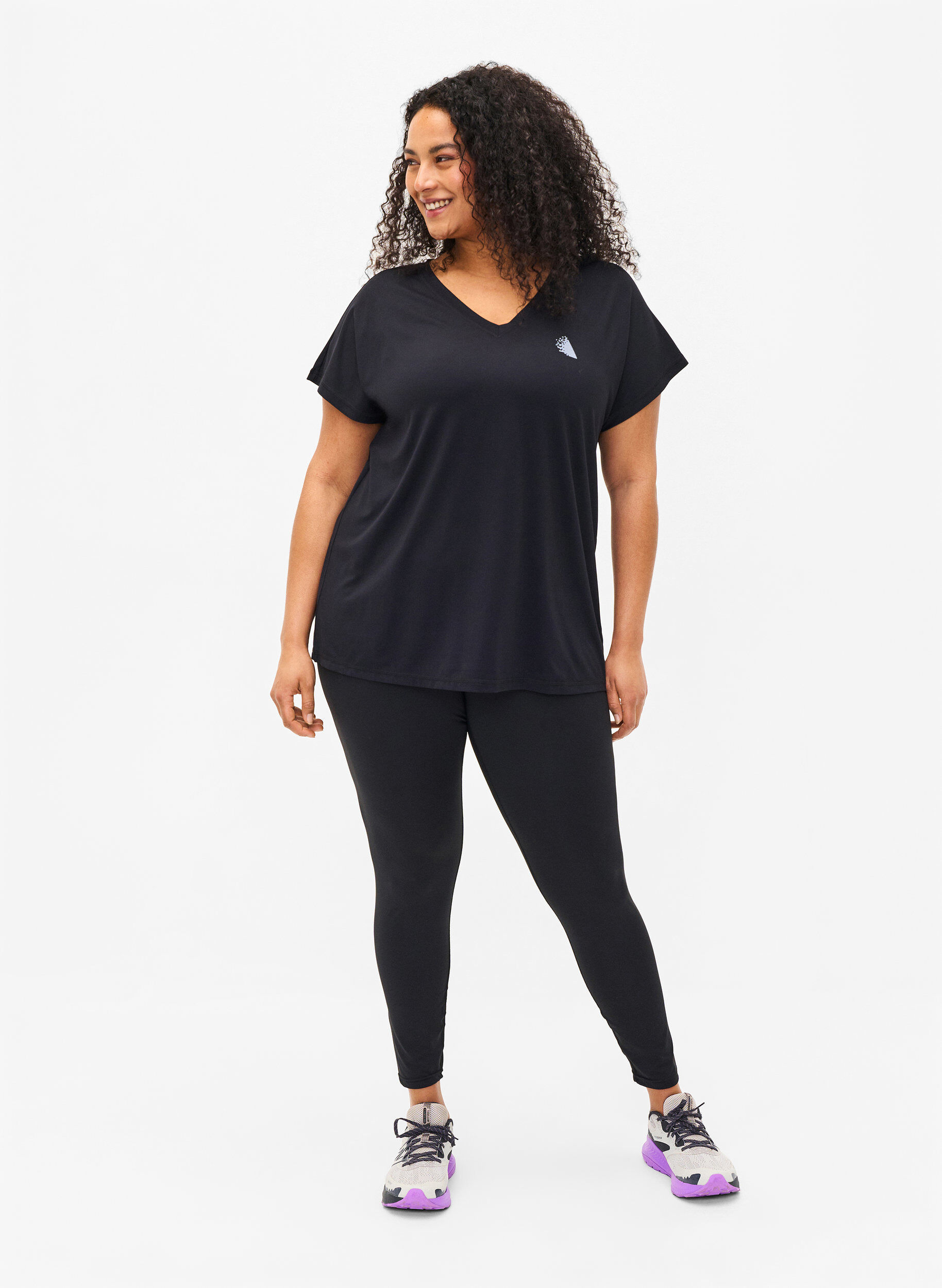 Zizzi T-shirt de sport ample avec col en V, Black, Model image number 2