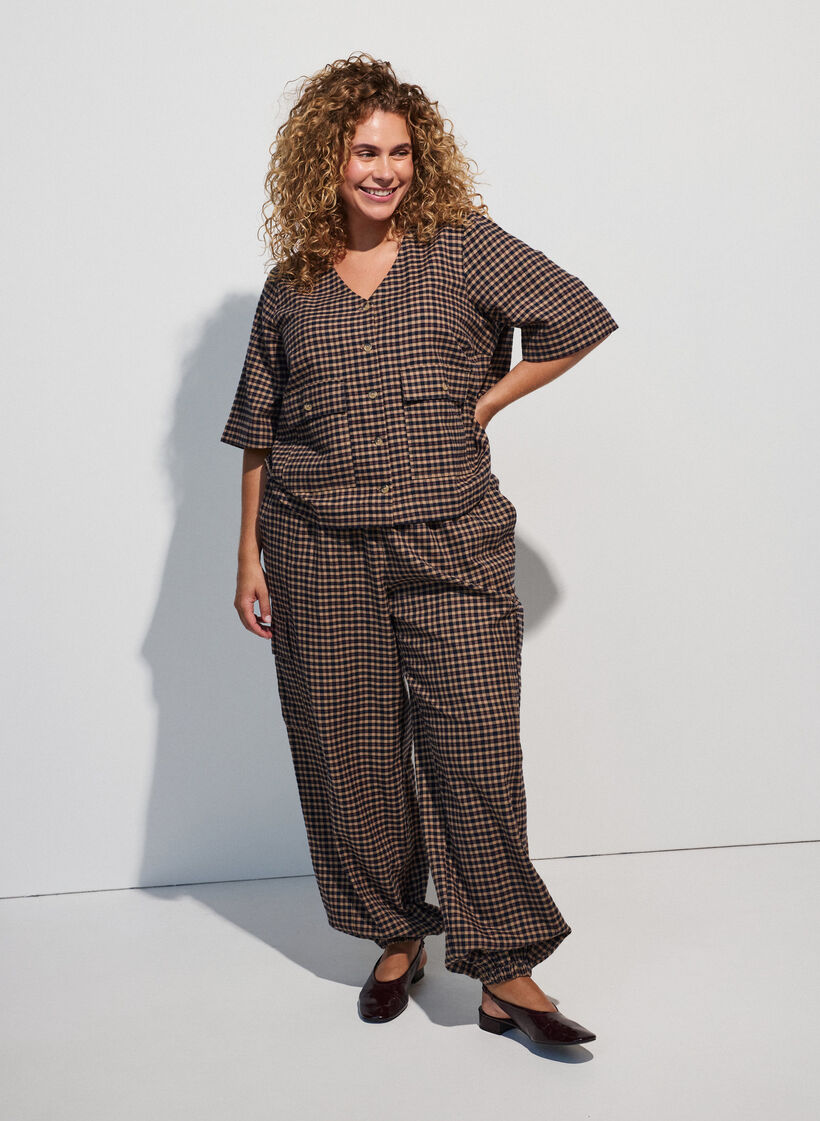 Pantalon cargo en coton &agrave; carreaux, Marron, Model