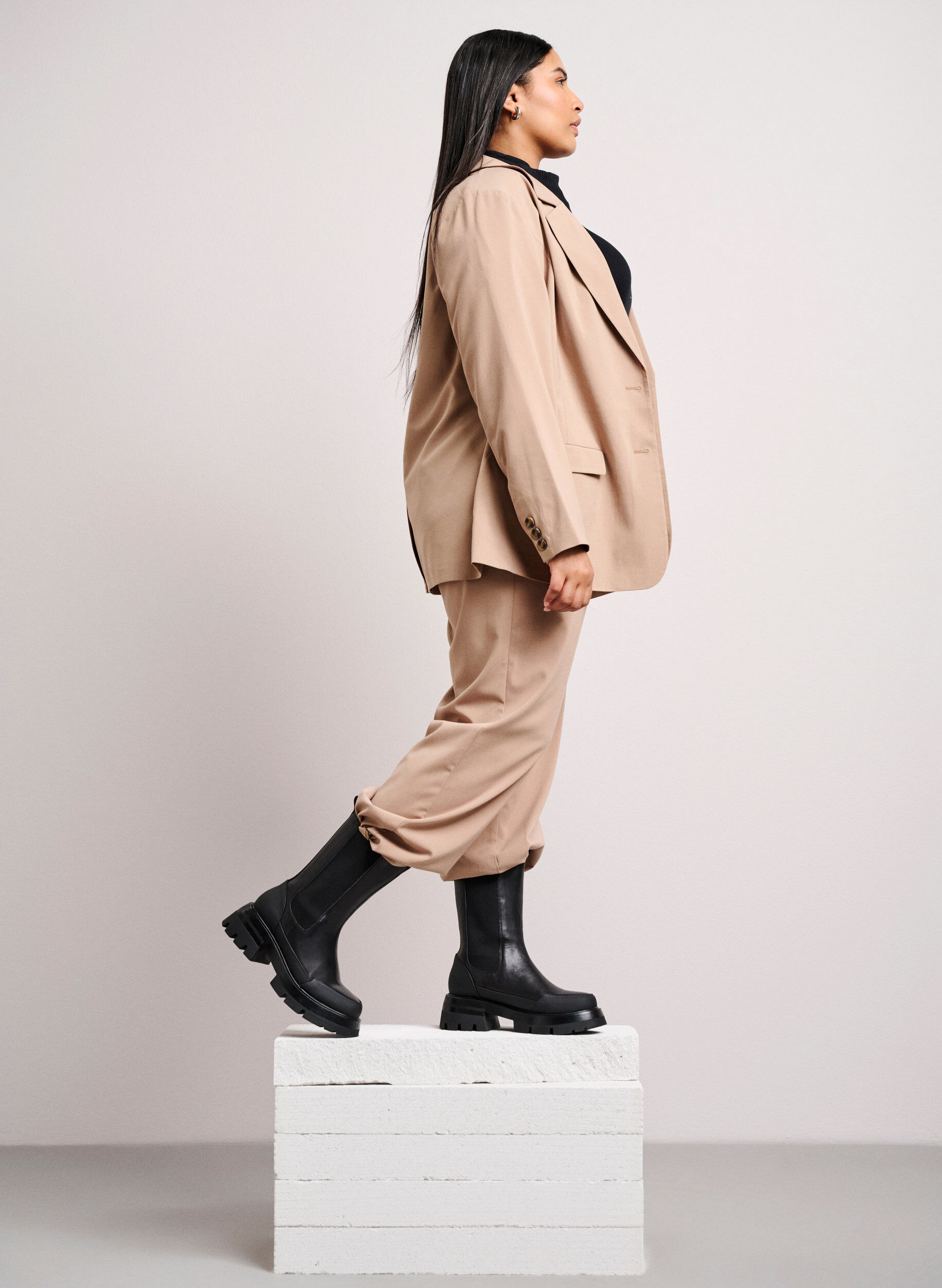 Zizzi Botte en cuir pour pieds larges avec une semelle &eacute;paisse, Black, Image image number 0