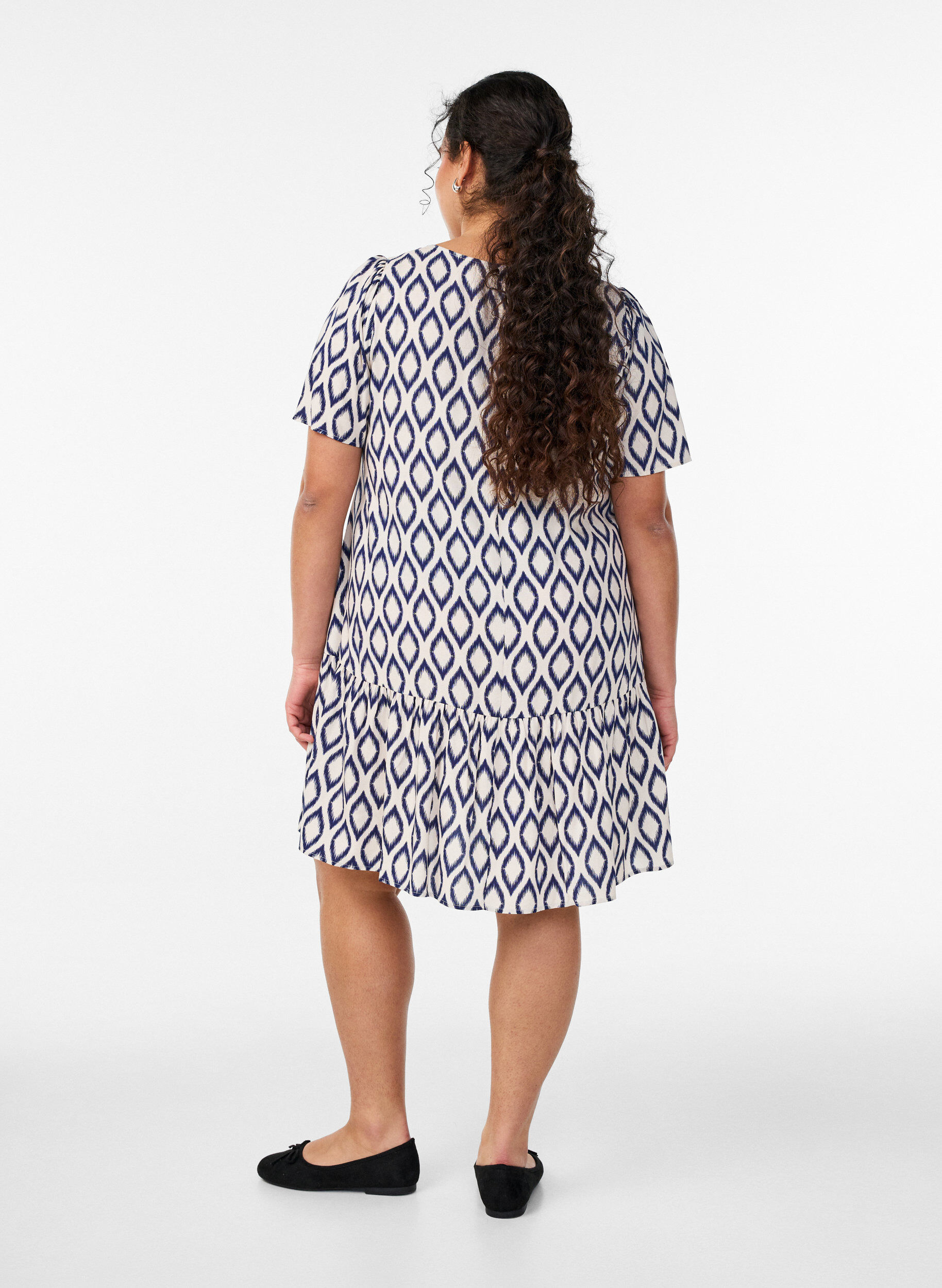 Zizzi Robe en viscose avec d&eacute;coupe, Bleu, Model image number 2