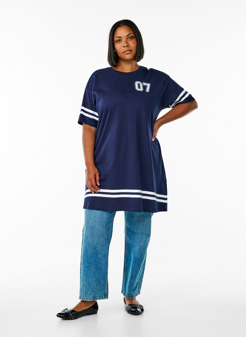 Robe T-shirt courte avec d&eacute;tails sport, Bleu, Model image number 1
