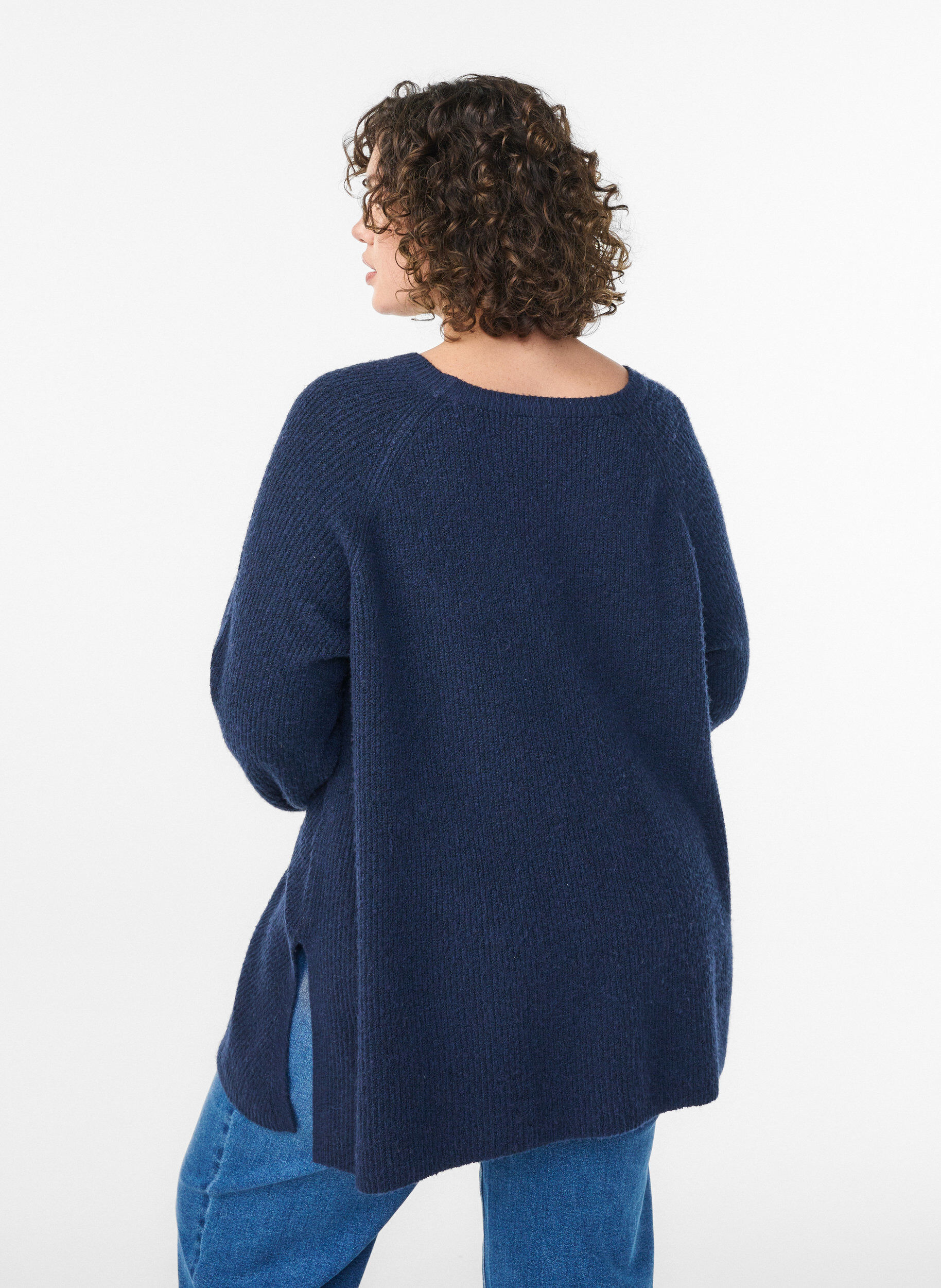 Zizzi Pull en maille &agrave; motif diagonal et manches raglan, Bleu, Model image number 2