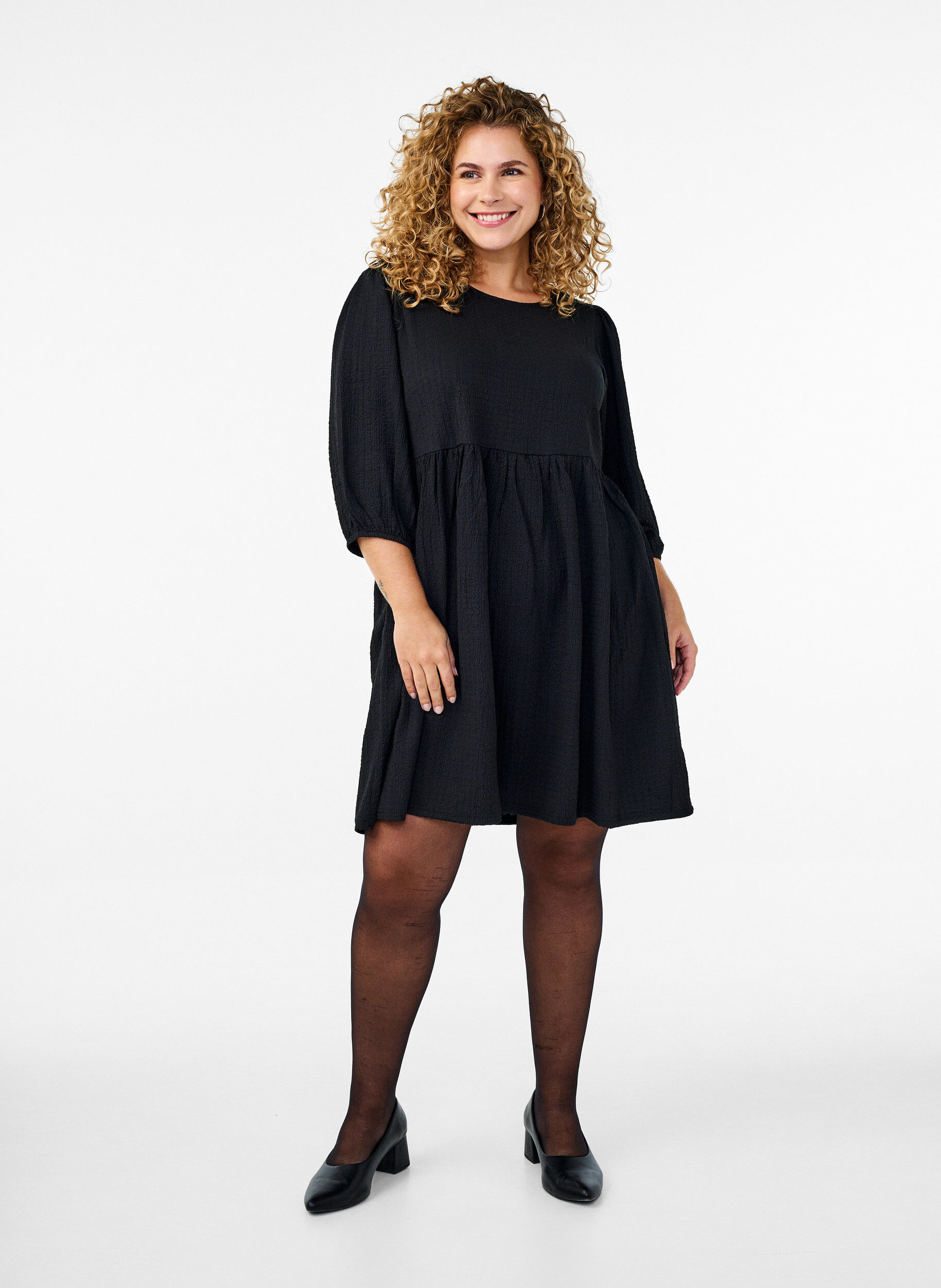 Zizzi FLASH - Robe courte avec texture et manches 3/4, Black, Model image number 2