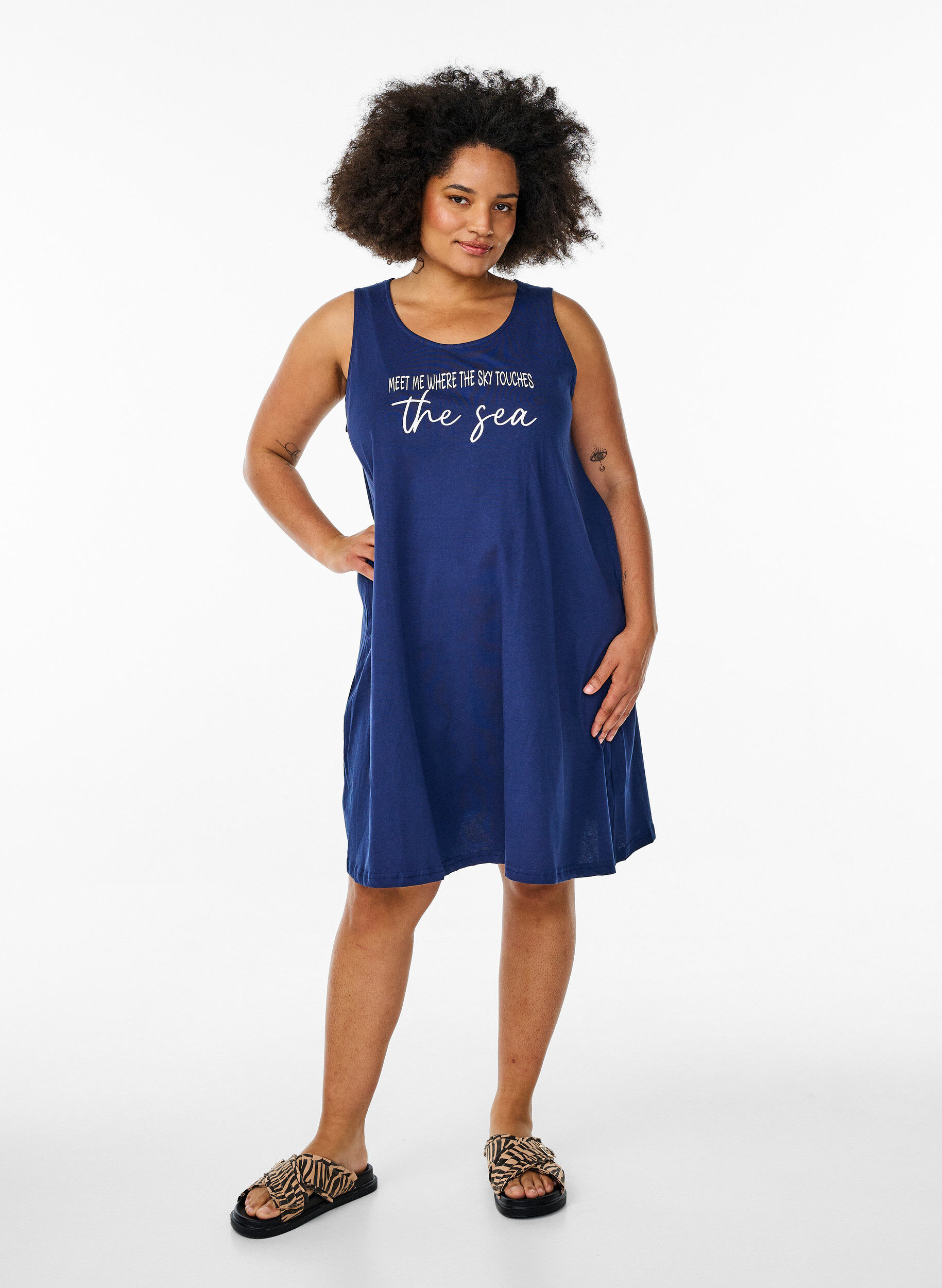 Zizzi Robe &eacute;vas&eacute;e sans manches, Bleu, Model image number 1