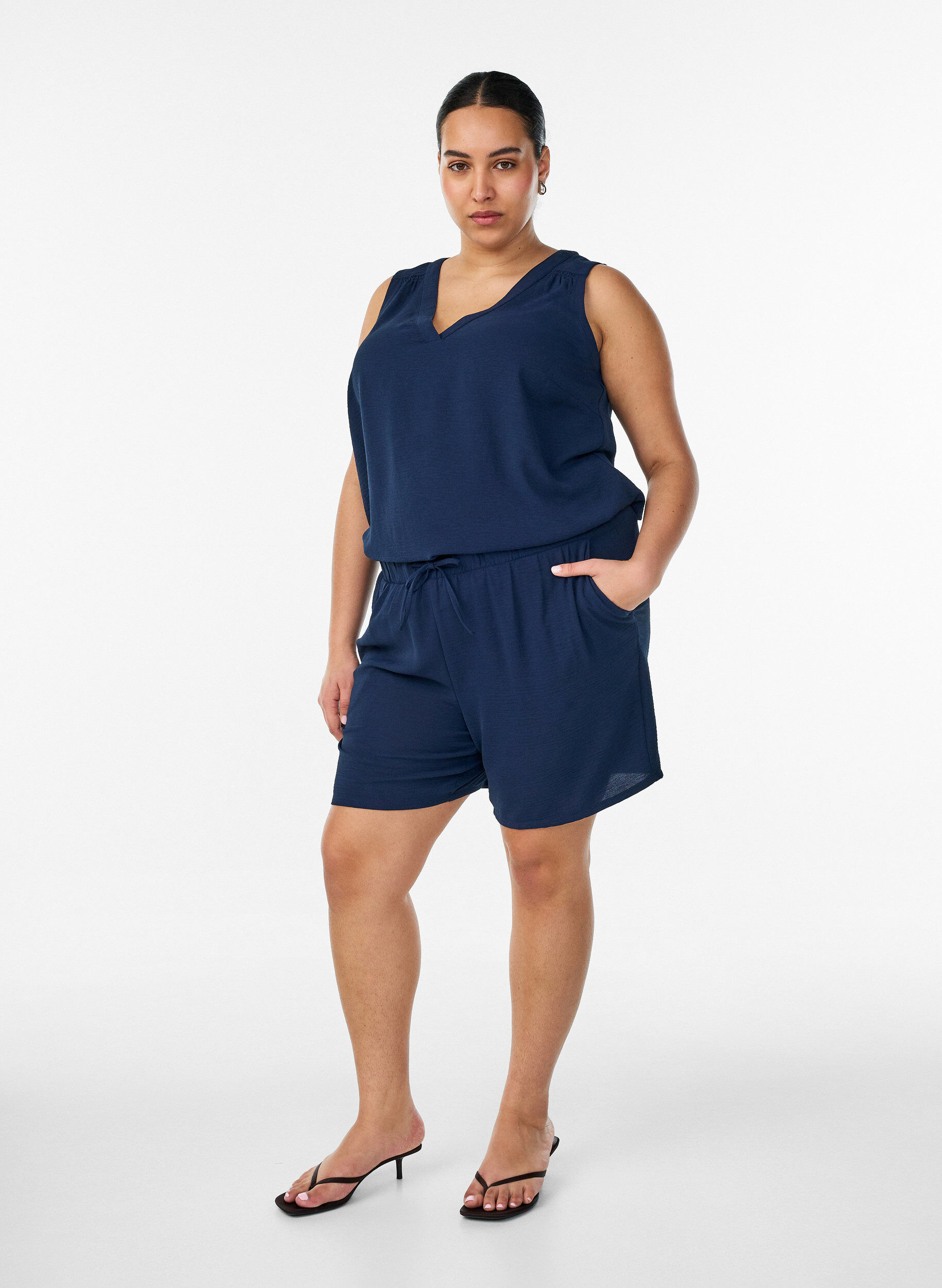 ZizziShort avec poches et ceinture &eacute;lastique, Bleu, Model image number 1