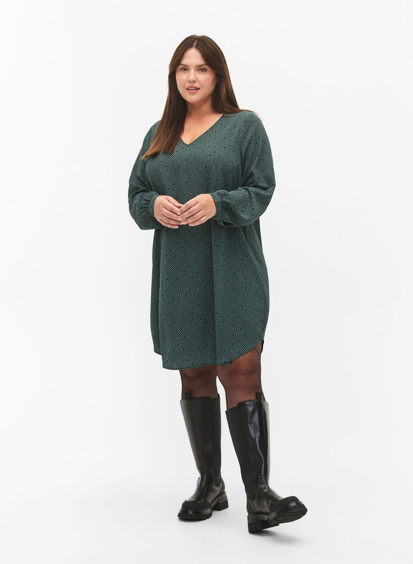 Robe &agrave; col en V avec imprim&eacute;, Scarab Graphic AOP, Model image number 2