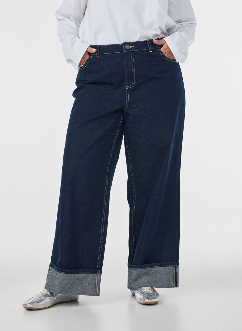 Jean coupe large avec de larges revers et surpiq&ucirc;res contrastantes, Bleu, Model image number 2