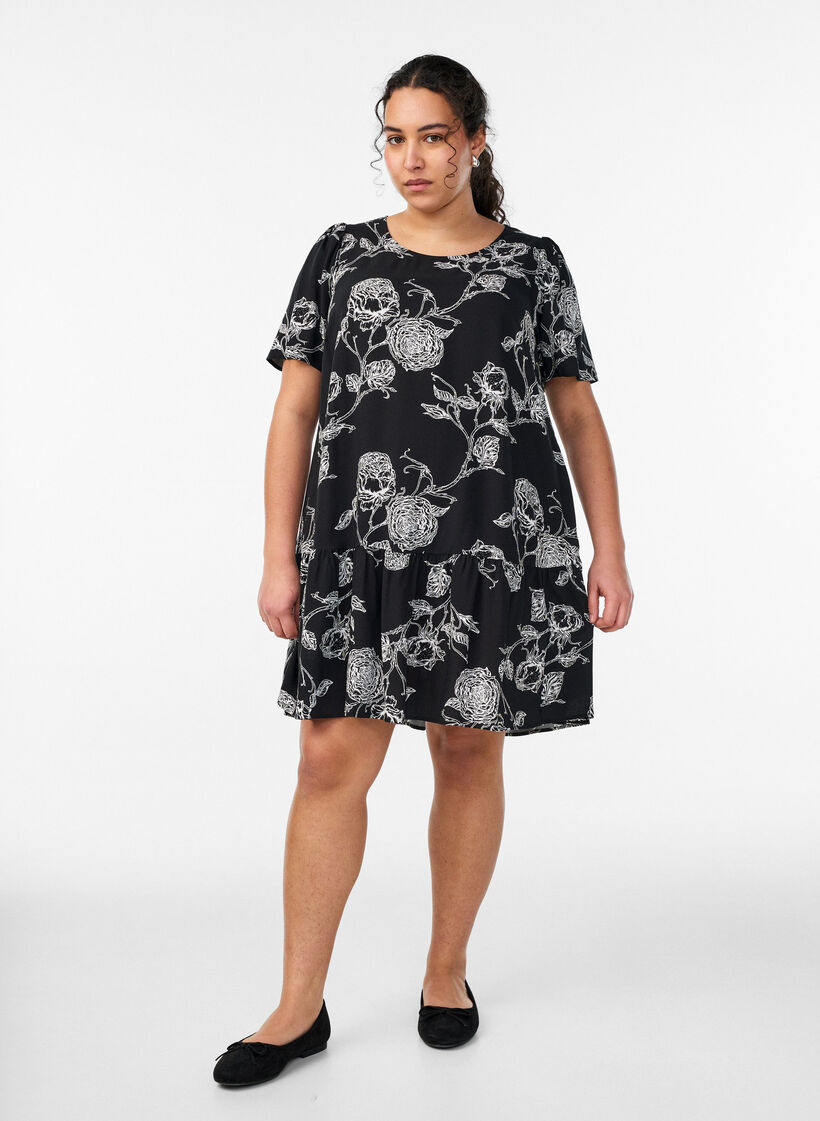 Robe en viscose avec d&eacute;coupe, Noir, Model image number 1
