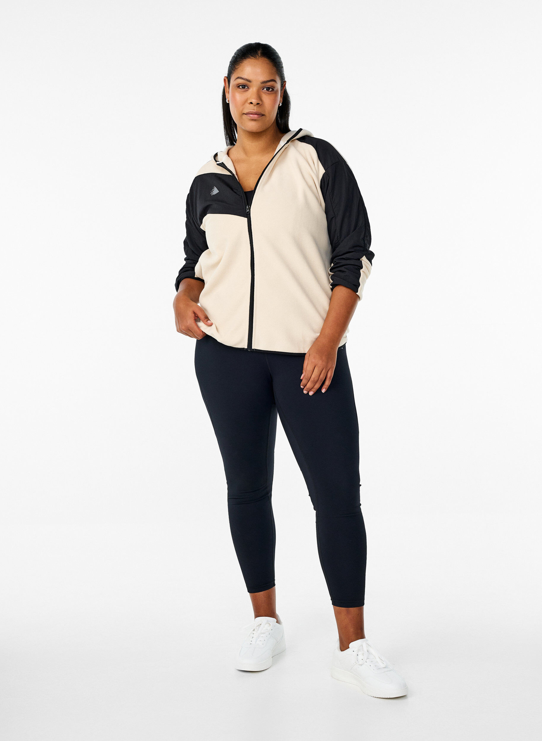 Zizzi Veste polaire &agrave; capuche avec poches, Beige, Model image number 1