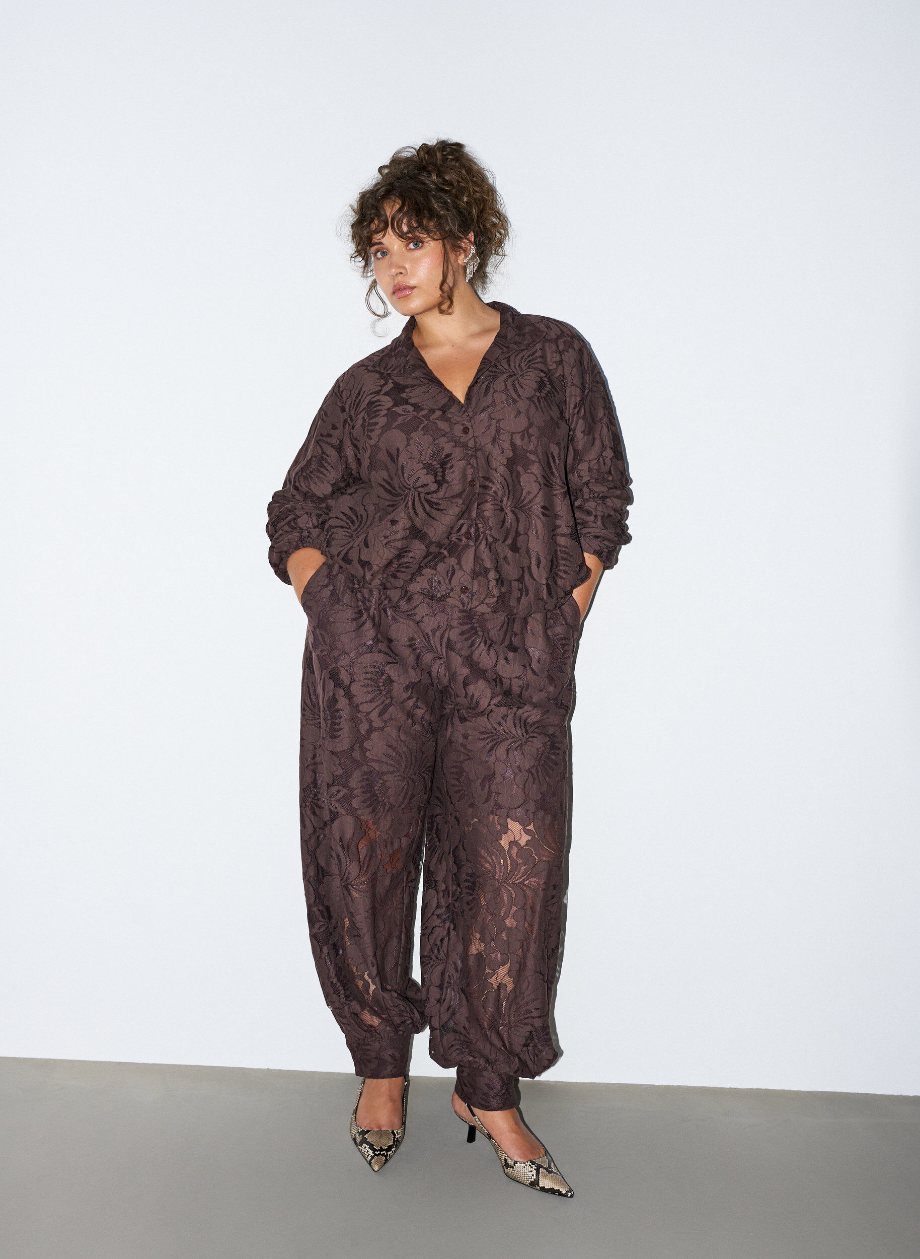 ZizziPantalon ballon en dentelle avec short int&eacute;rieur, Marron, Model image number 0