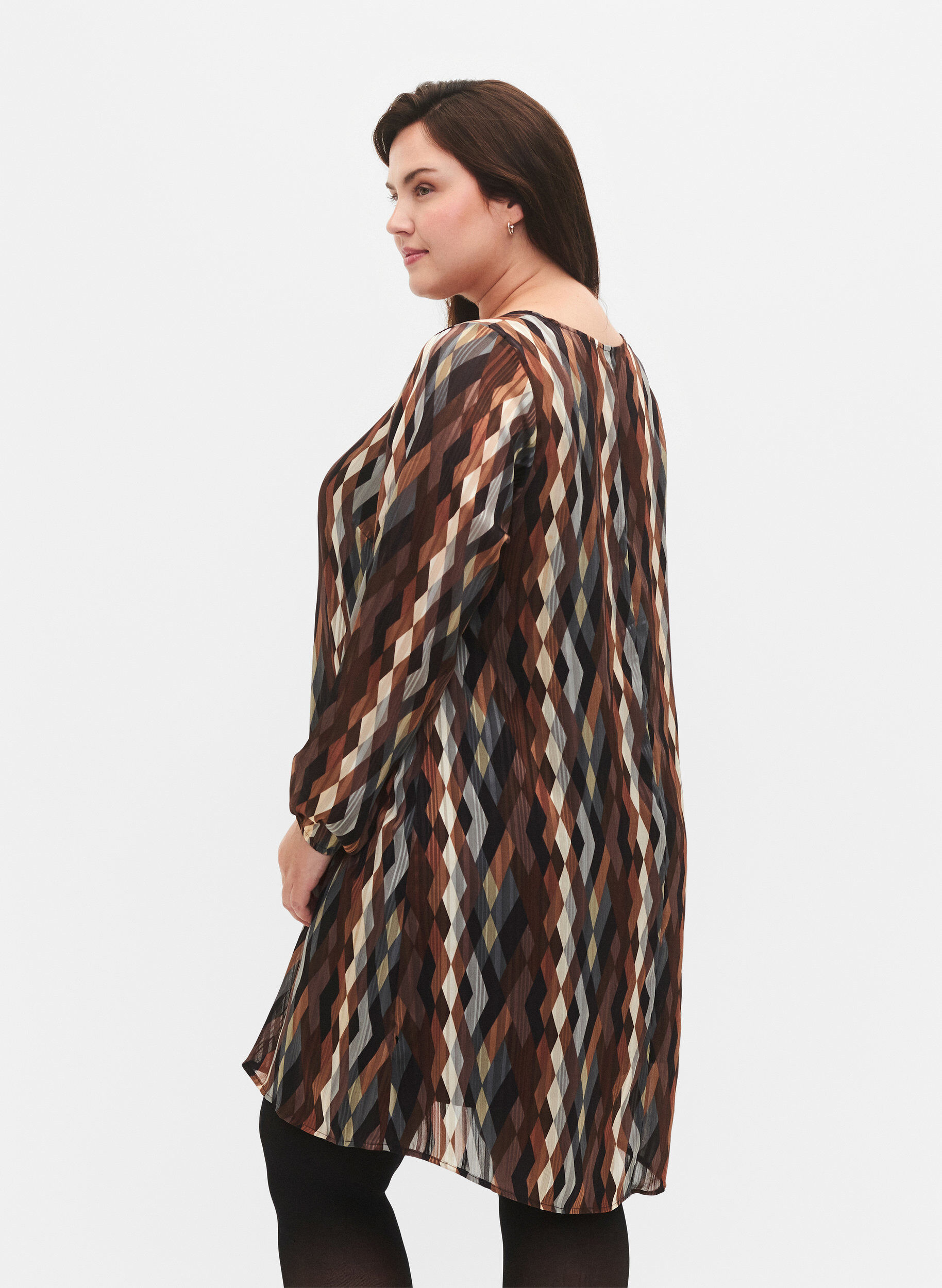 Zizzi Robes &agrave; manches longues avec encolure en V et imprim&eacute;, Earthy Zig Zag, Model image number 1