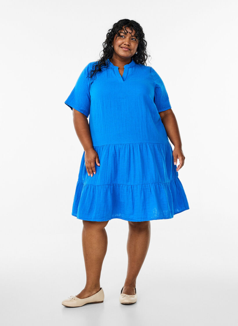 Robe courte &eacute;vas&eacute;e en mousseline de coton, Bleu, Model image number 1