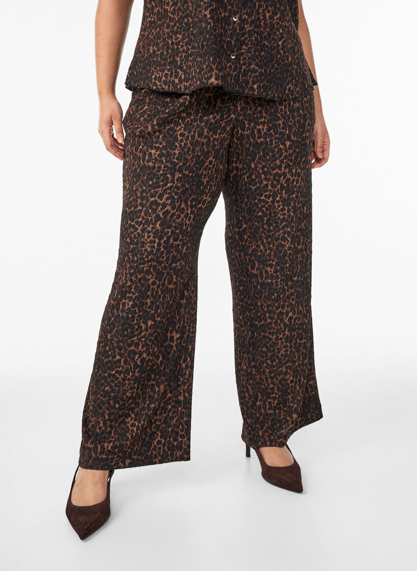 Pantalon avec texture ondul&eacute;e, Marron, Model image number 2