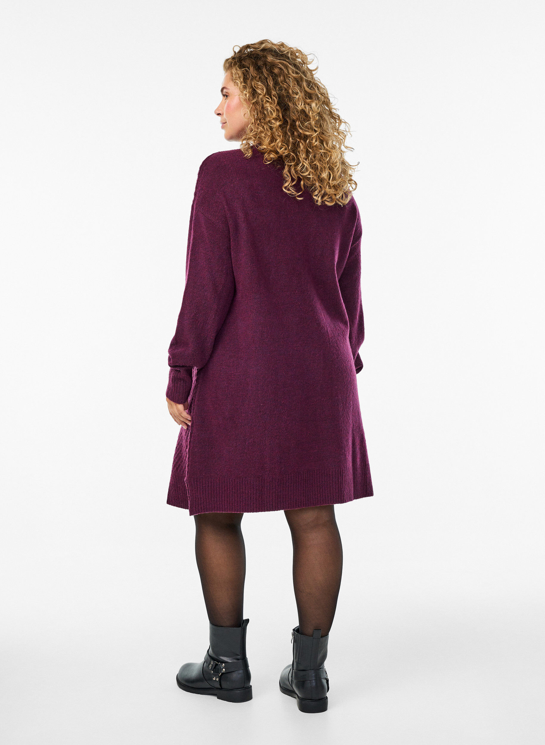 Zizzi Robe courte en maille avec un motif textur&eacute; en V, Violet, Model image number 2