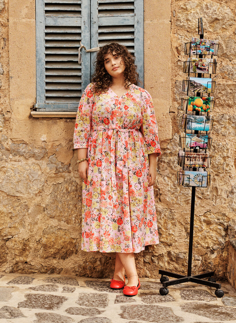 Robe midi fleurie en broderie anglaise et ceinture &agrave; nouer, Rose, Image