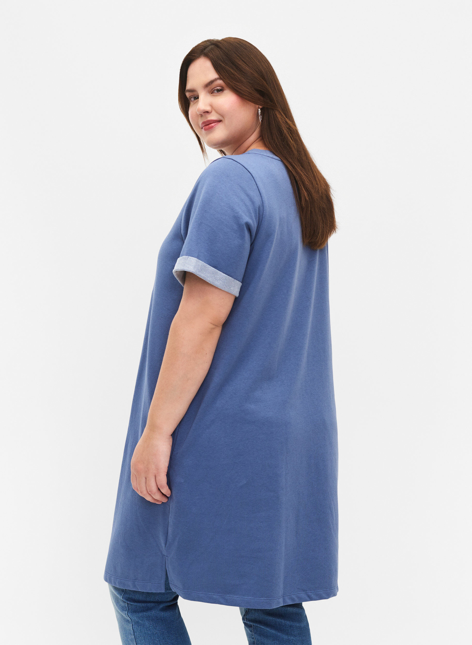 Zizzi Robe de surv&ecirc;tement &agrave; manches courtes avec poches, Moonlight Blue, Model image number 1