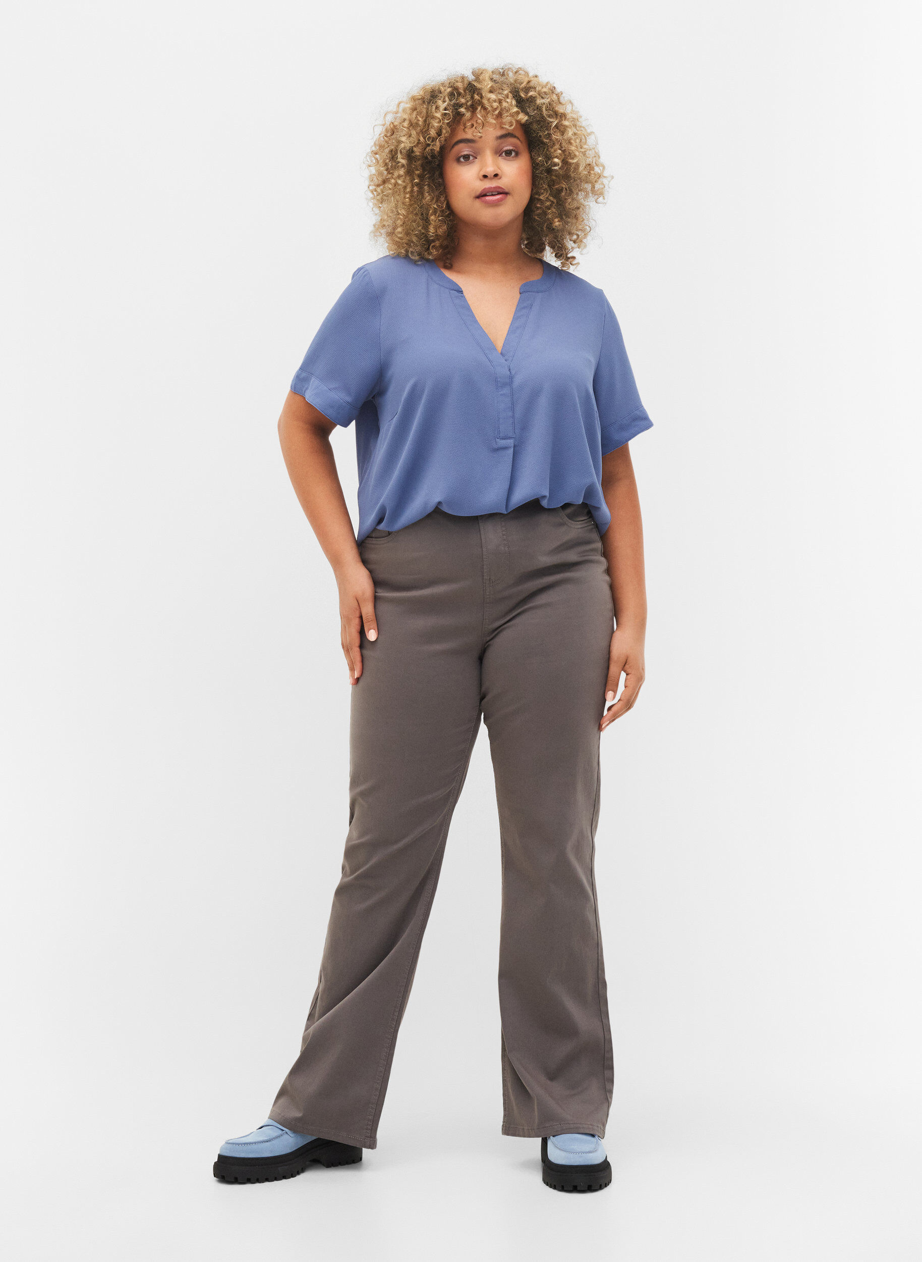 Zizzi Jean &eacute;vas&eacute; &agrave; taille ultra haute, Gris anthracite, Model image number 0
