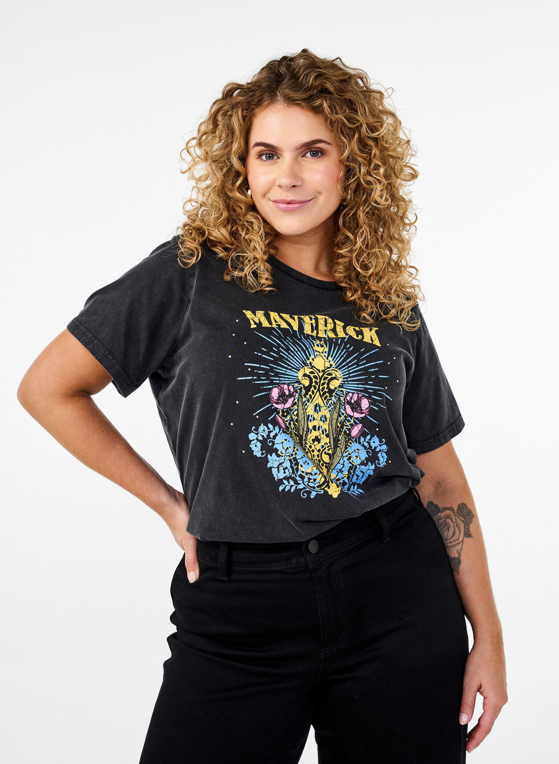 Zizzi T-shirt en coton biologique avec impression graphique, Gris, Model image number 0