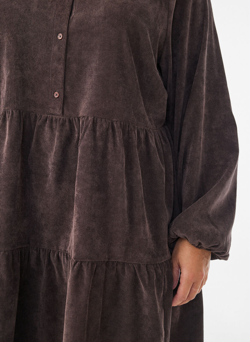 Robe en velours c&ocirc;tel&eacute; coupe A avec col montant, Marron, Model image number 3