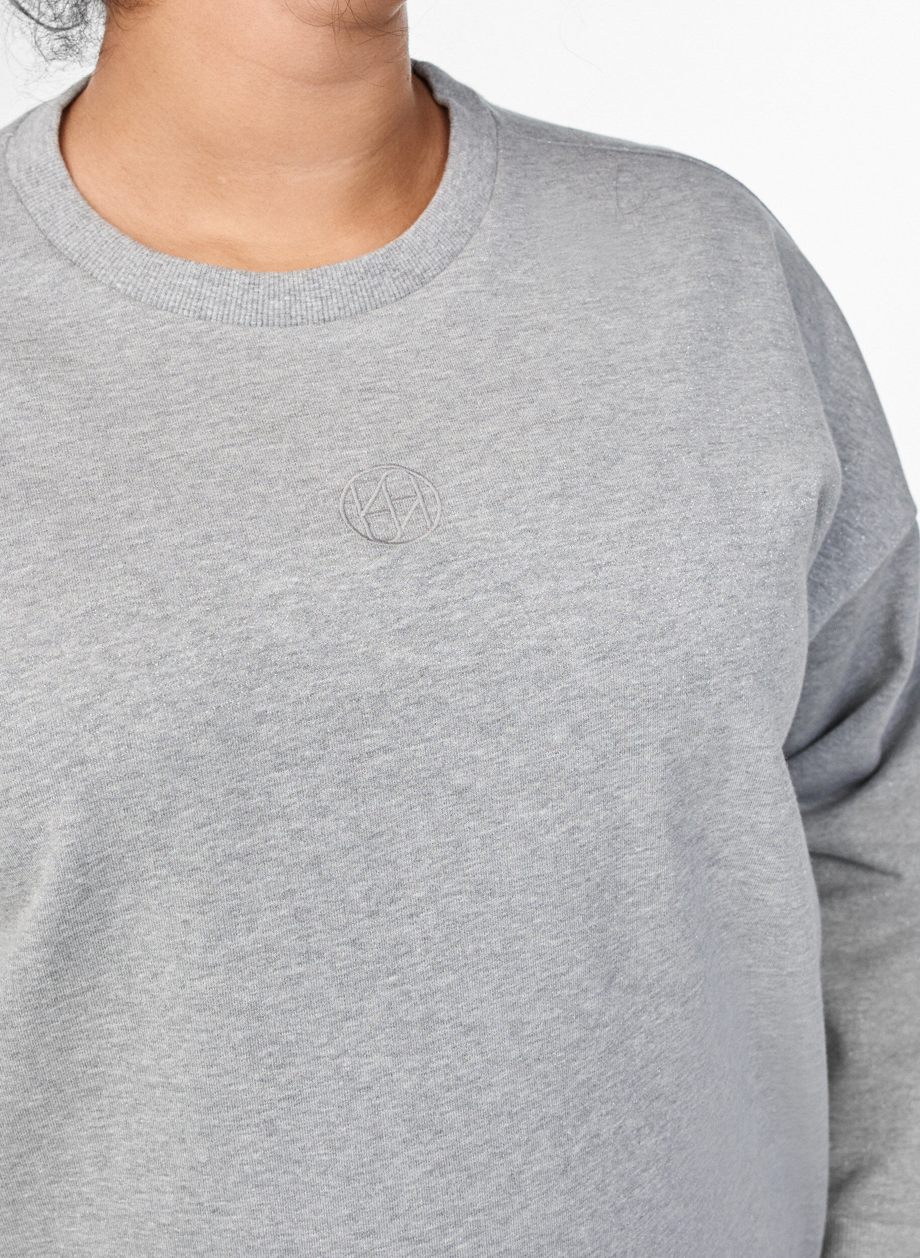 Zizzi Sweatshirt avec fentes et fil paillet&eacute;, Gris, Model image number 3