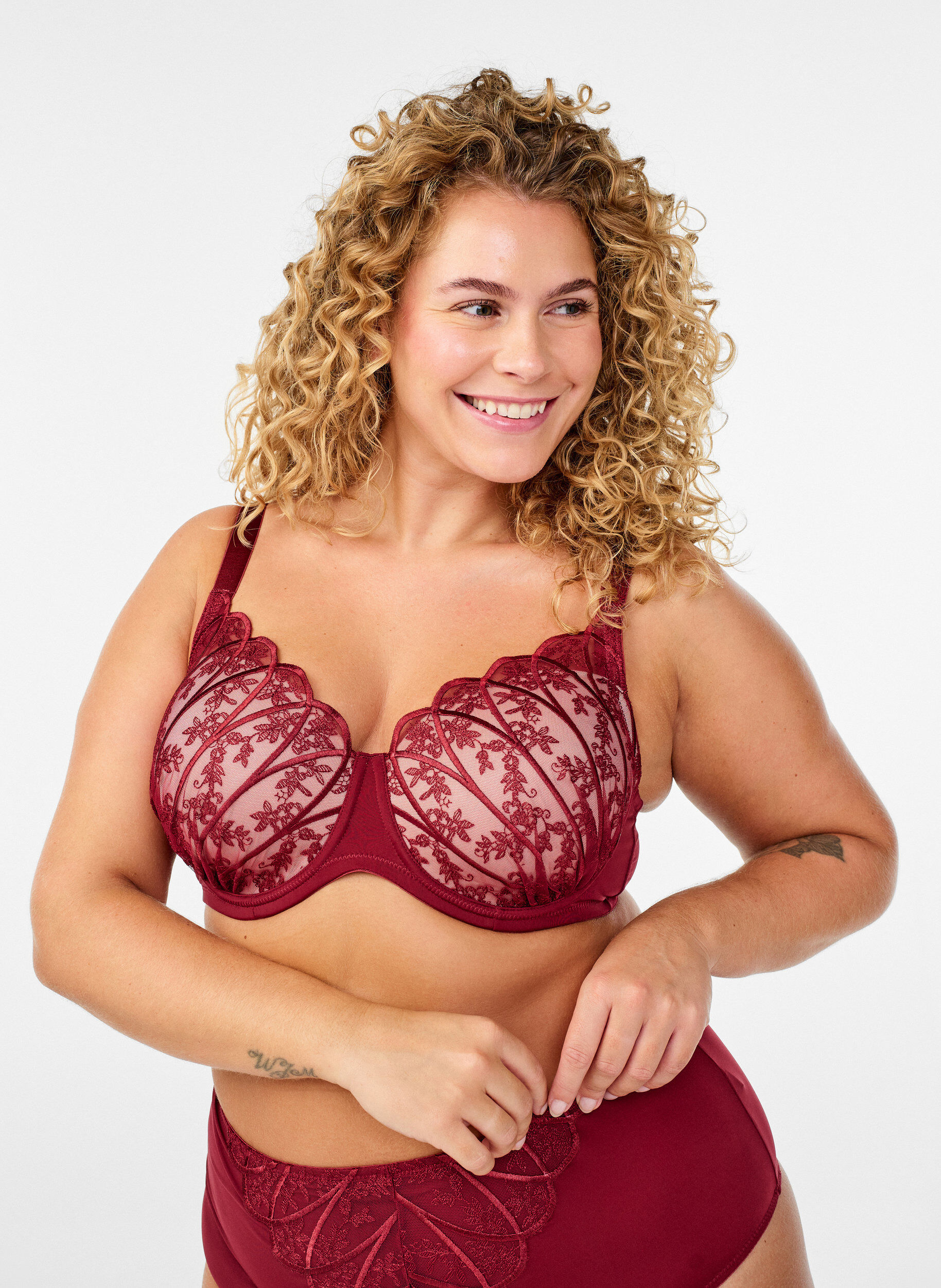 Zizzi Soutien-gorge avec dentelle brod&eacute;e et bonnets moul&eacute;s, Bordeaux fonc&eacute;, Model image number 0