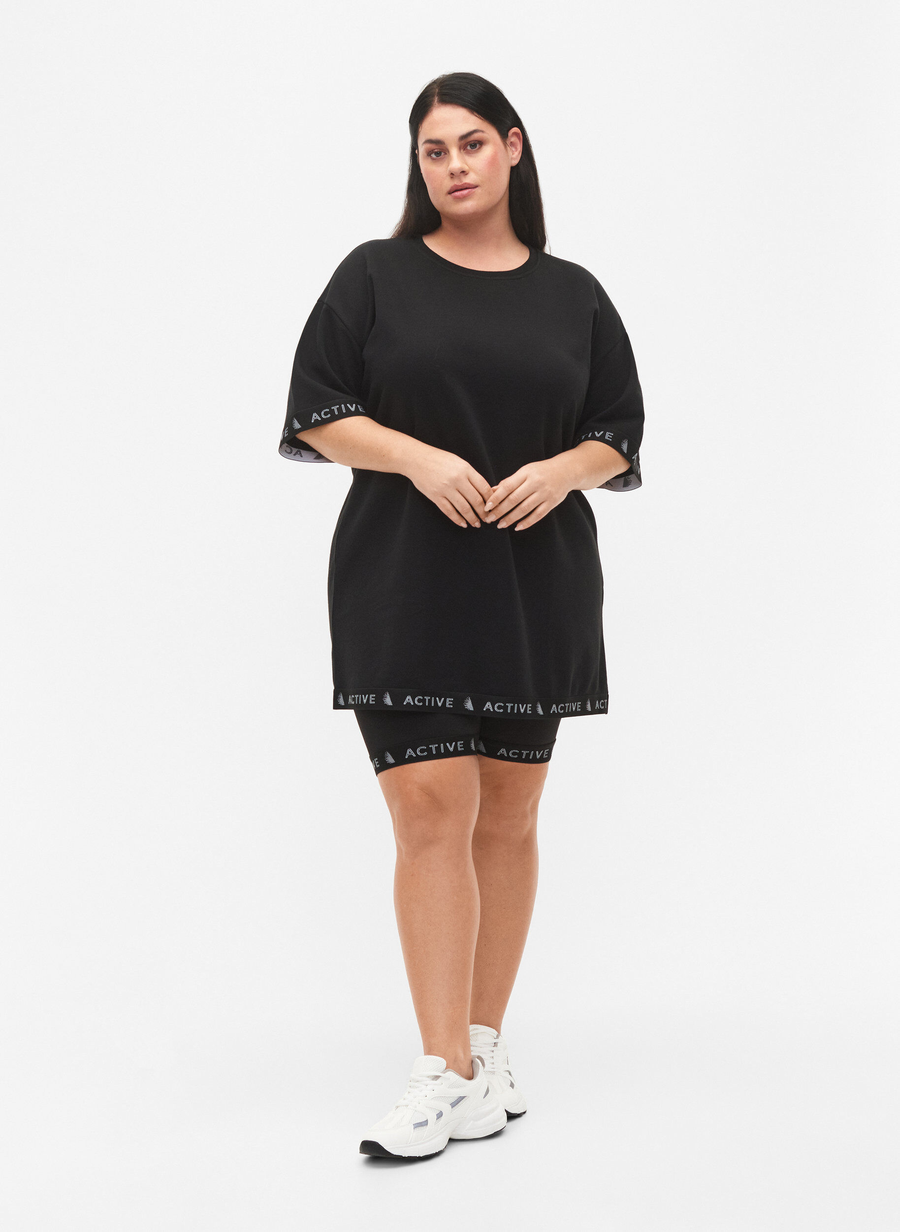 Zizzi Robe pull-over &agrave; manches courtes, Black, Model image number 2