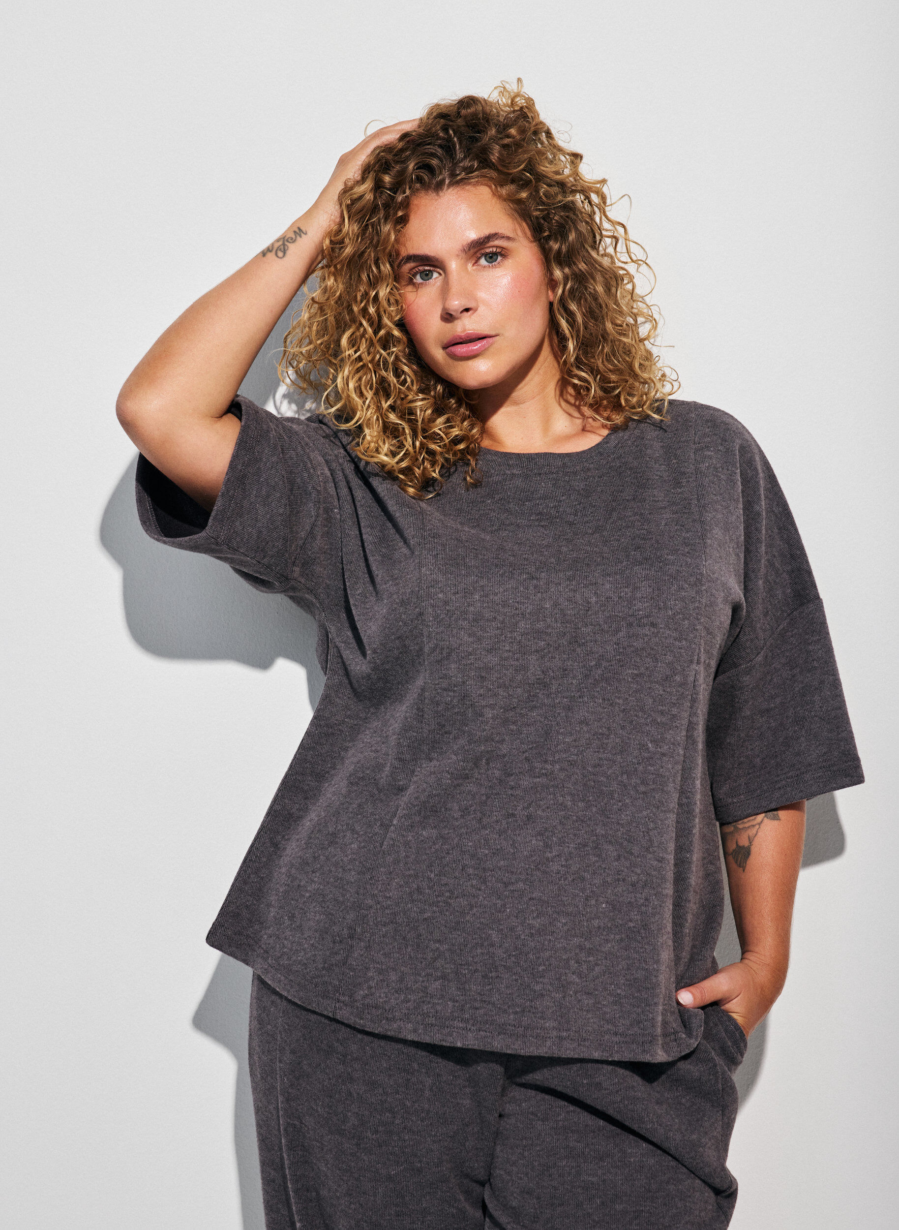 ZizziBlouse &agrave; coupe &eacute;vas&eacute;e en jersey &agrave; manches mi-longues, Gris anthracite, Model image number 0