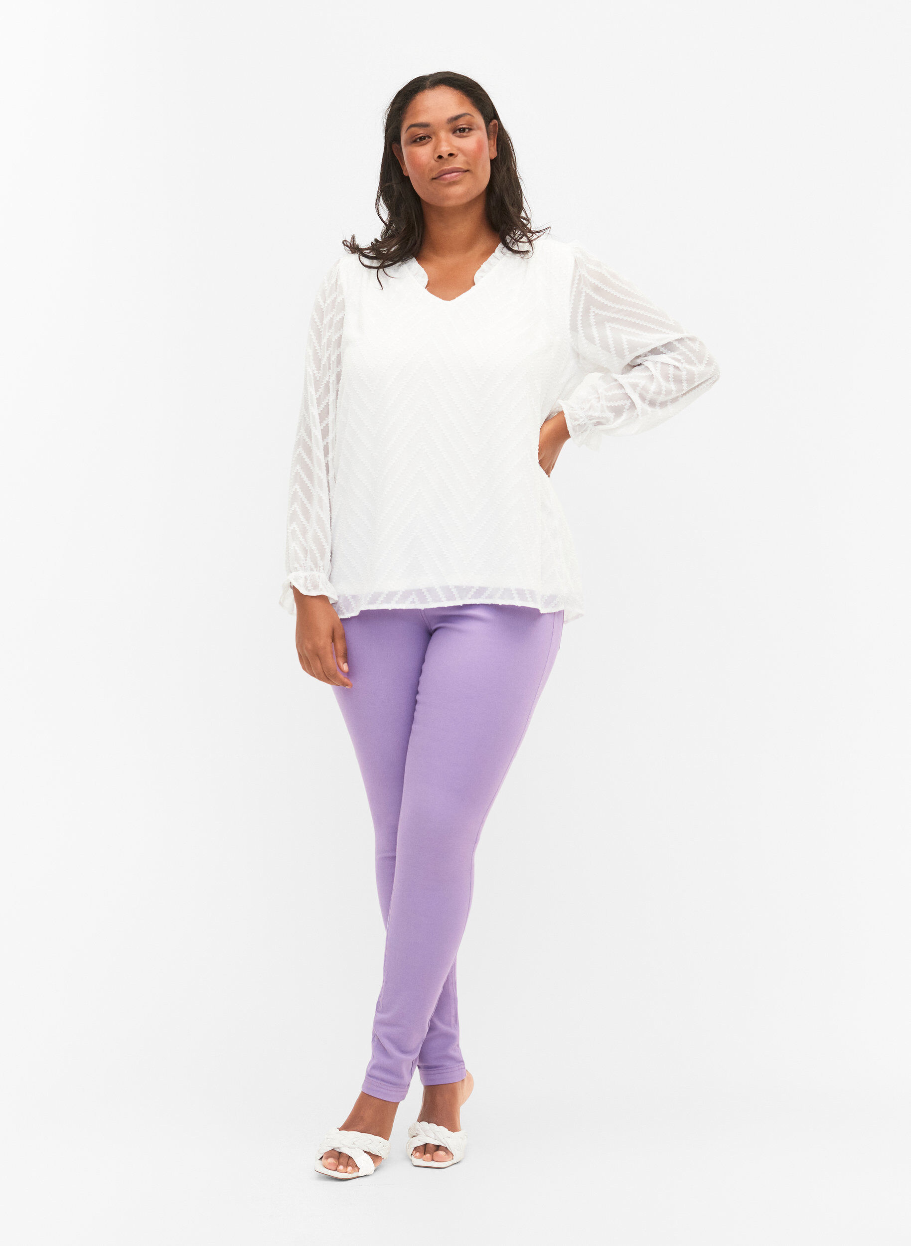 Zizzi Jean Amy &agrave; taille haute et &agrave; la coupe ajust&eacute;e, Chalk Violet, Model image number 0