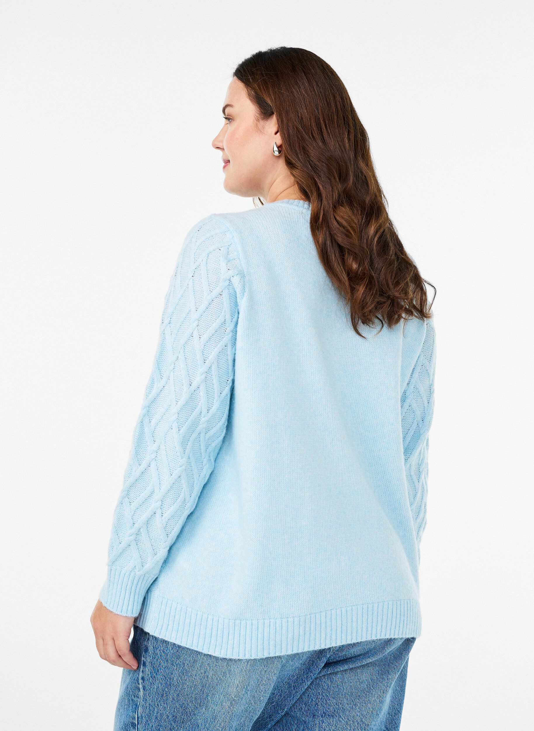 Zizzi Blouse en maille avec motif torsad&eacute; et col rond, Bleu Clair, Model image number 2