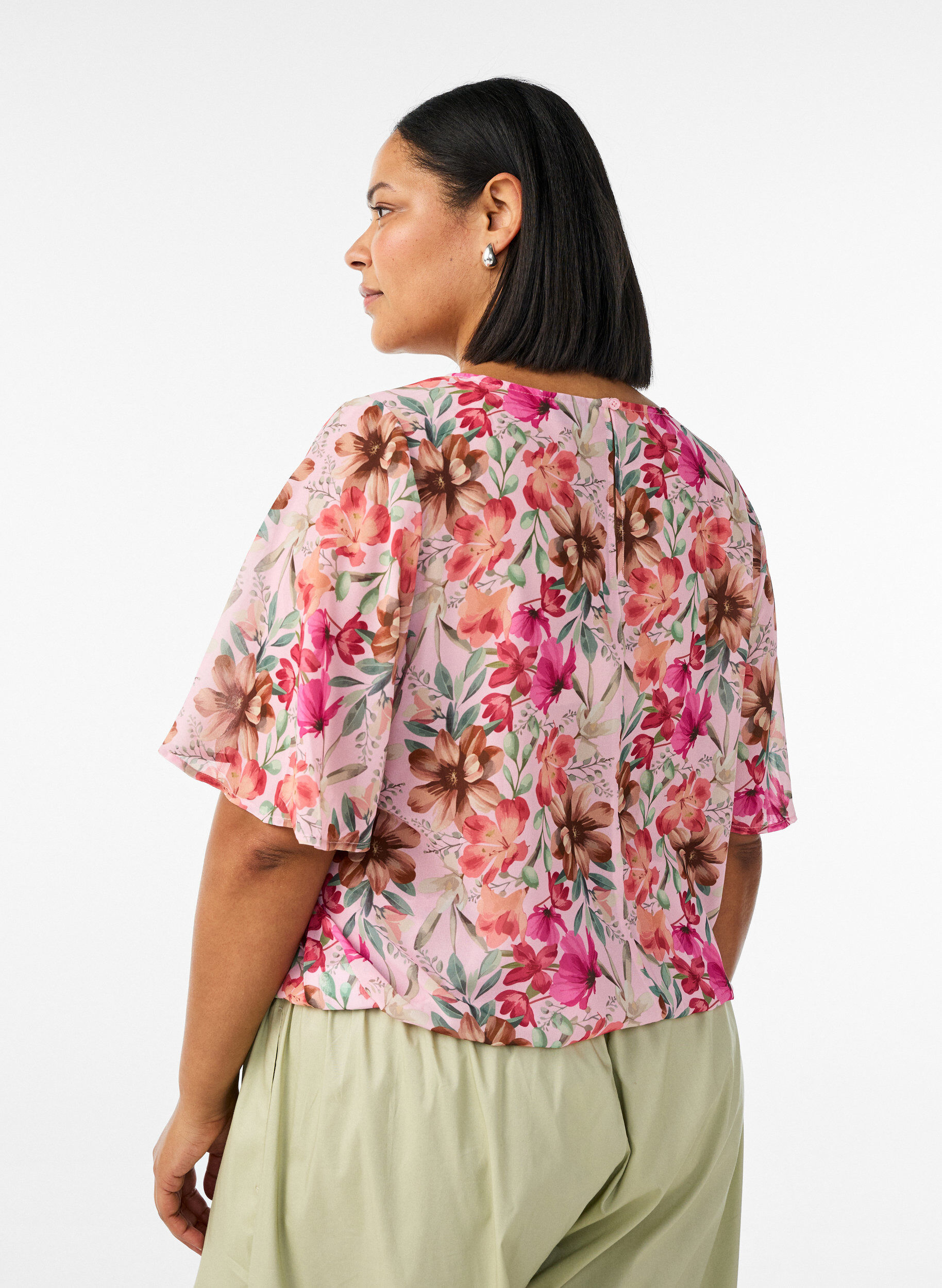 Zizzi Blouse fleurie &agrave; manches courtes et smocks, Rose, Model image number 2