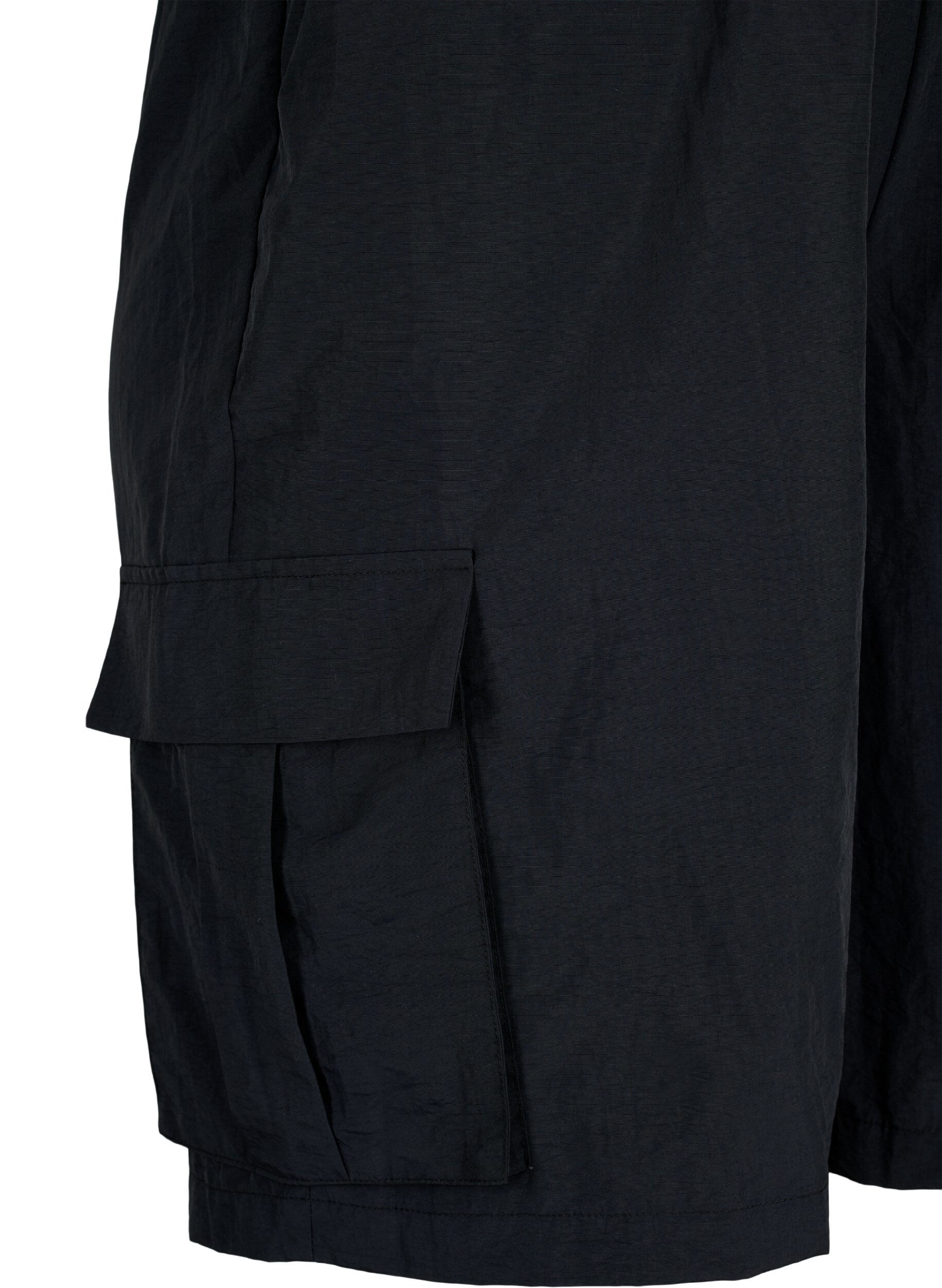 Zizzi  Shorts taille haute avec poches cargo, Black, Packshot image number 2