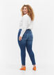 Emily jeans avec taille régulière et coupe slim, Blue denim, Model image number 1