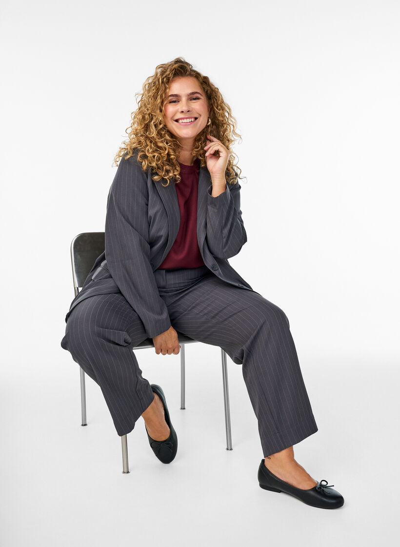 Costume gris, , Model