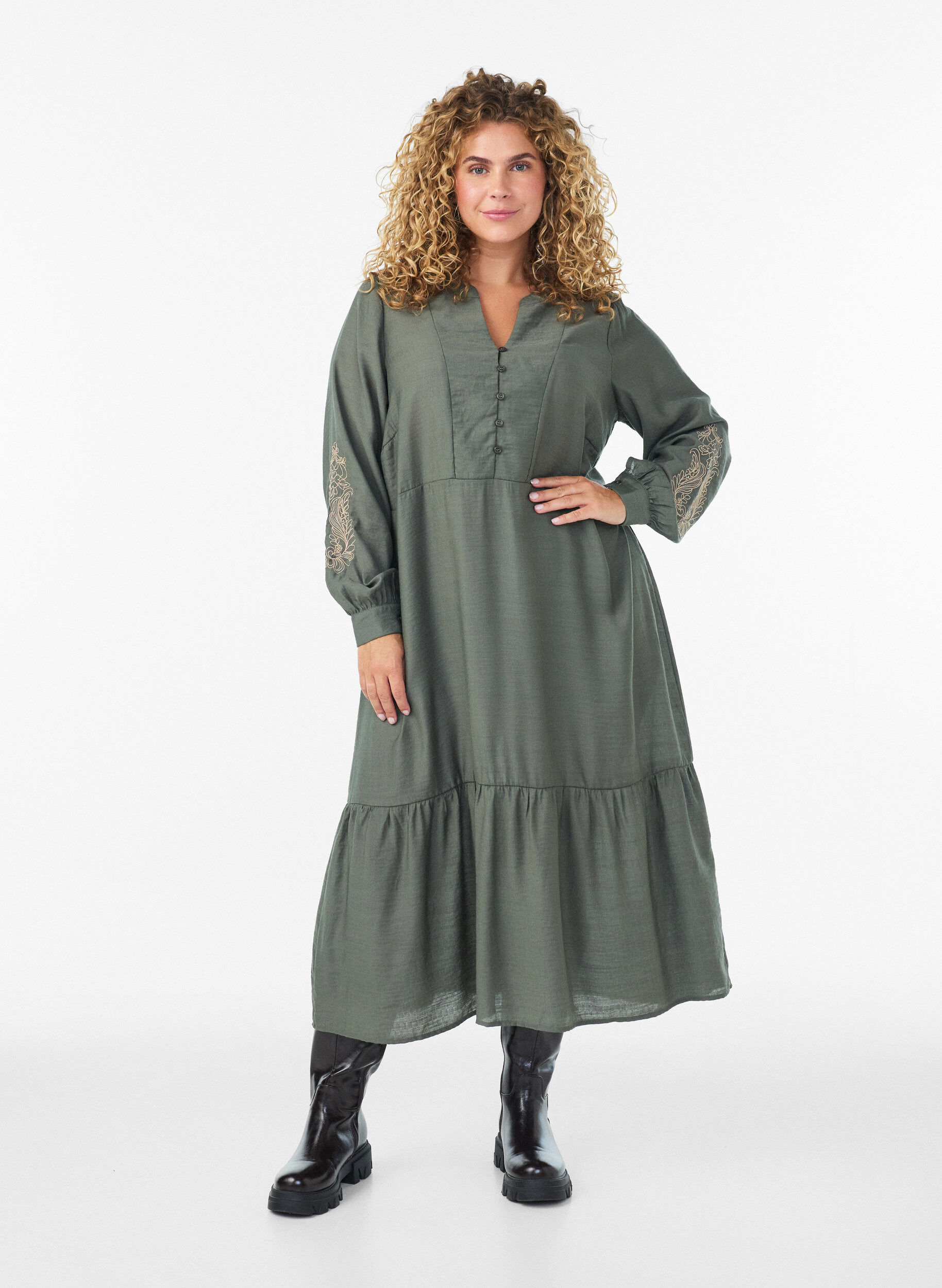 ZizziRobe en viscose avec broderies et volants &eacute;tag&eacute;s, Vert, Model image number 0